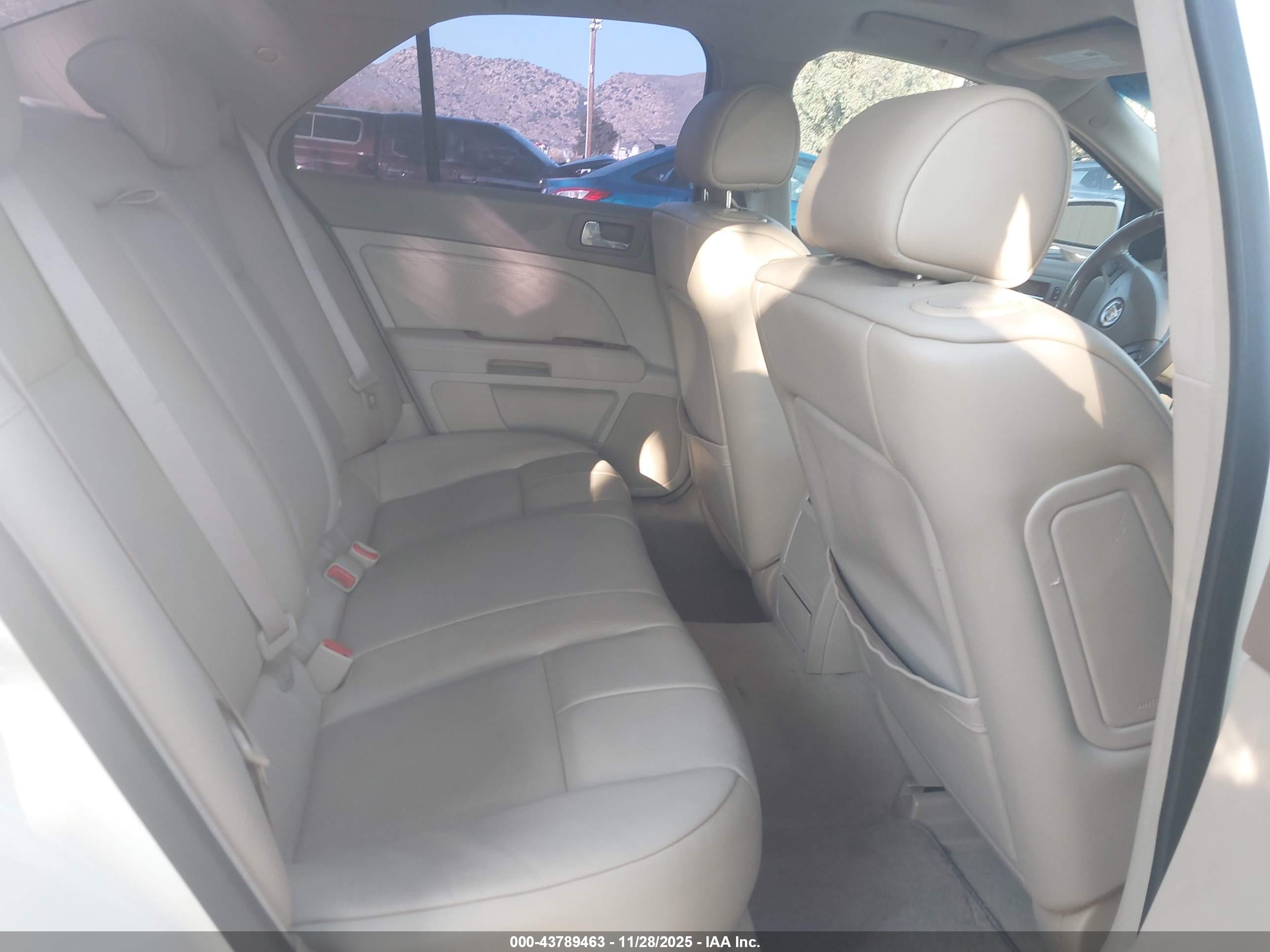 CADILLAC STS image 8