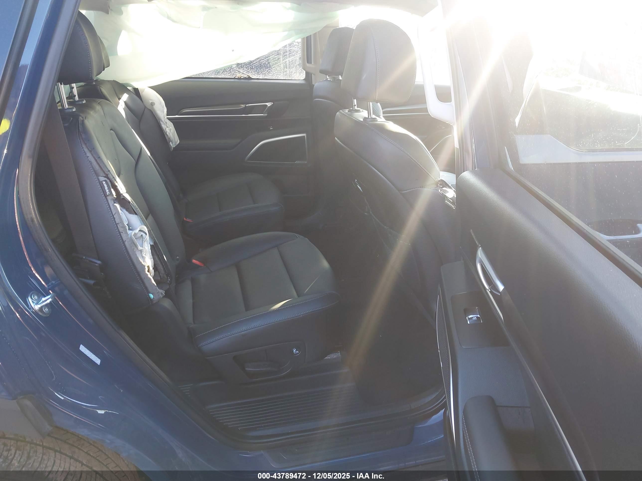 KIA TELLURIDE image 8