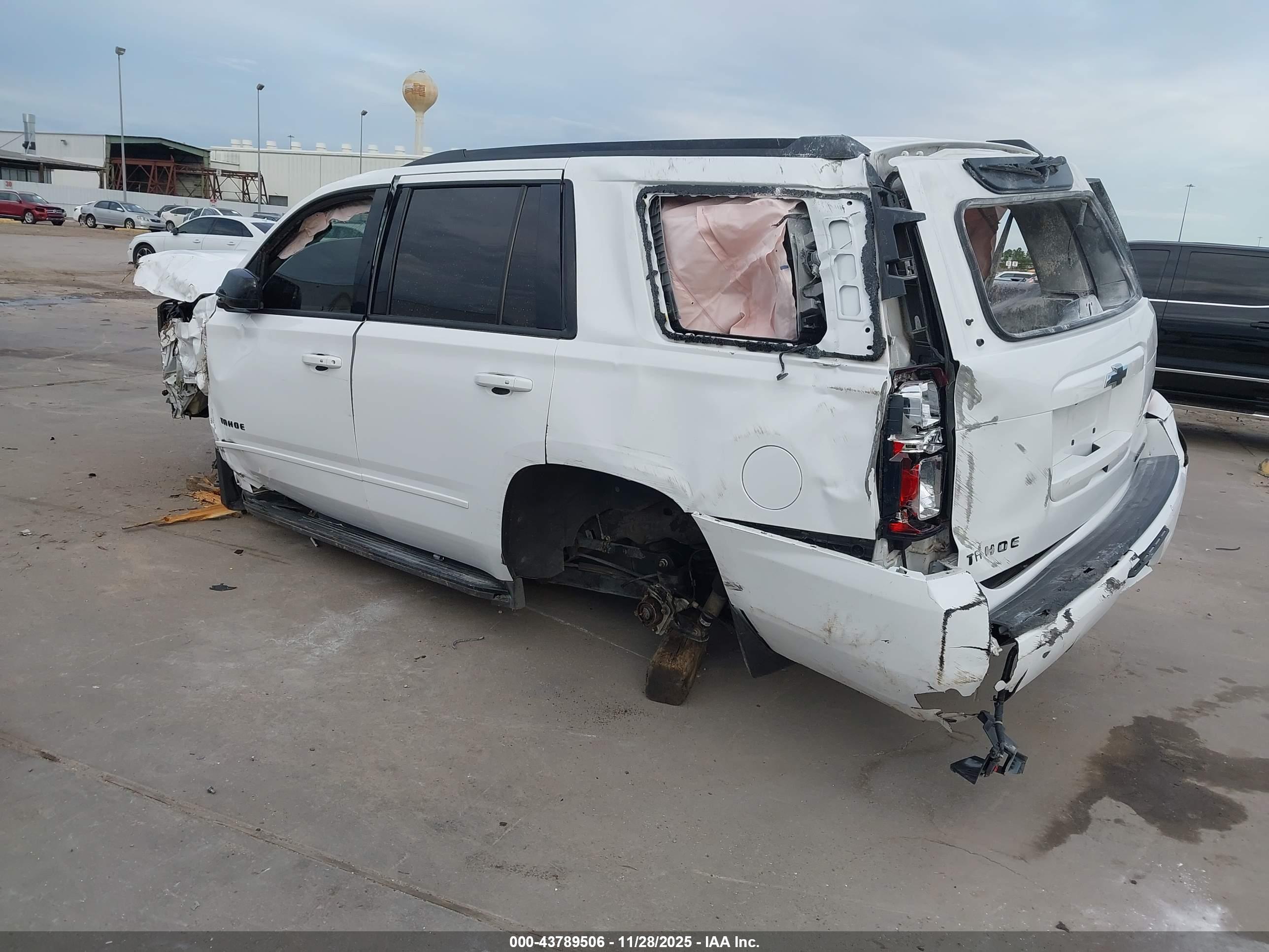 CHEVROLET TAHOE image 3