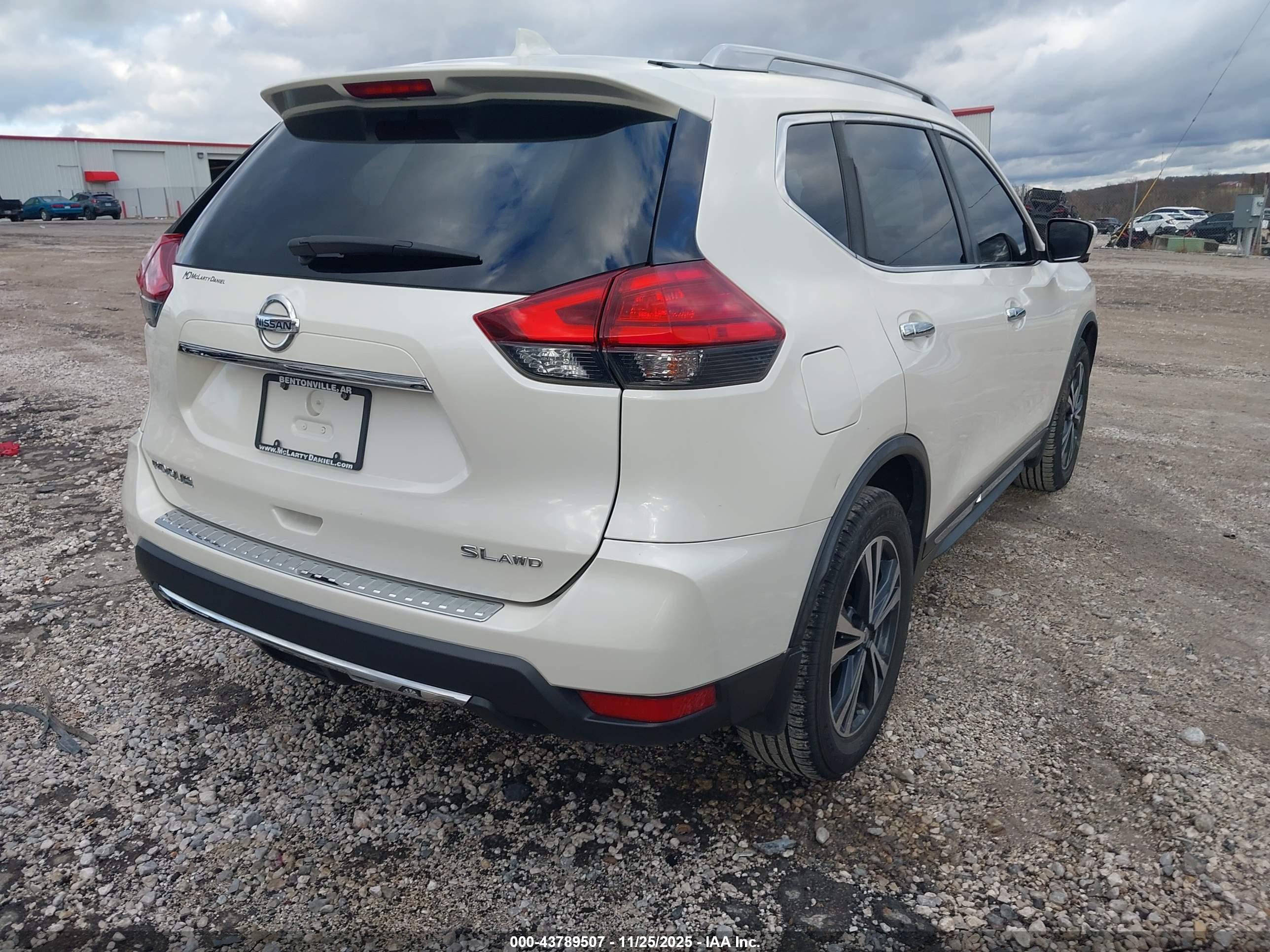 NISSAN ROGUE image 4