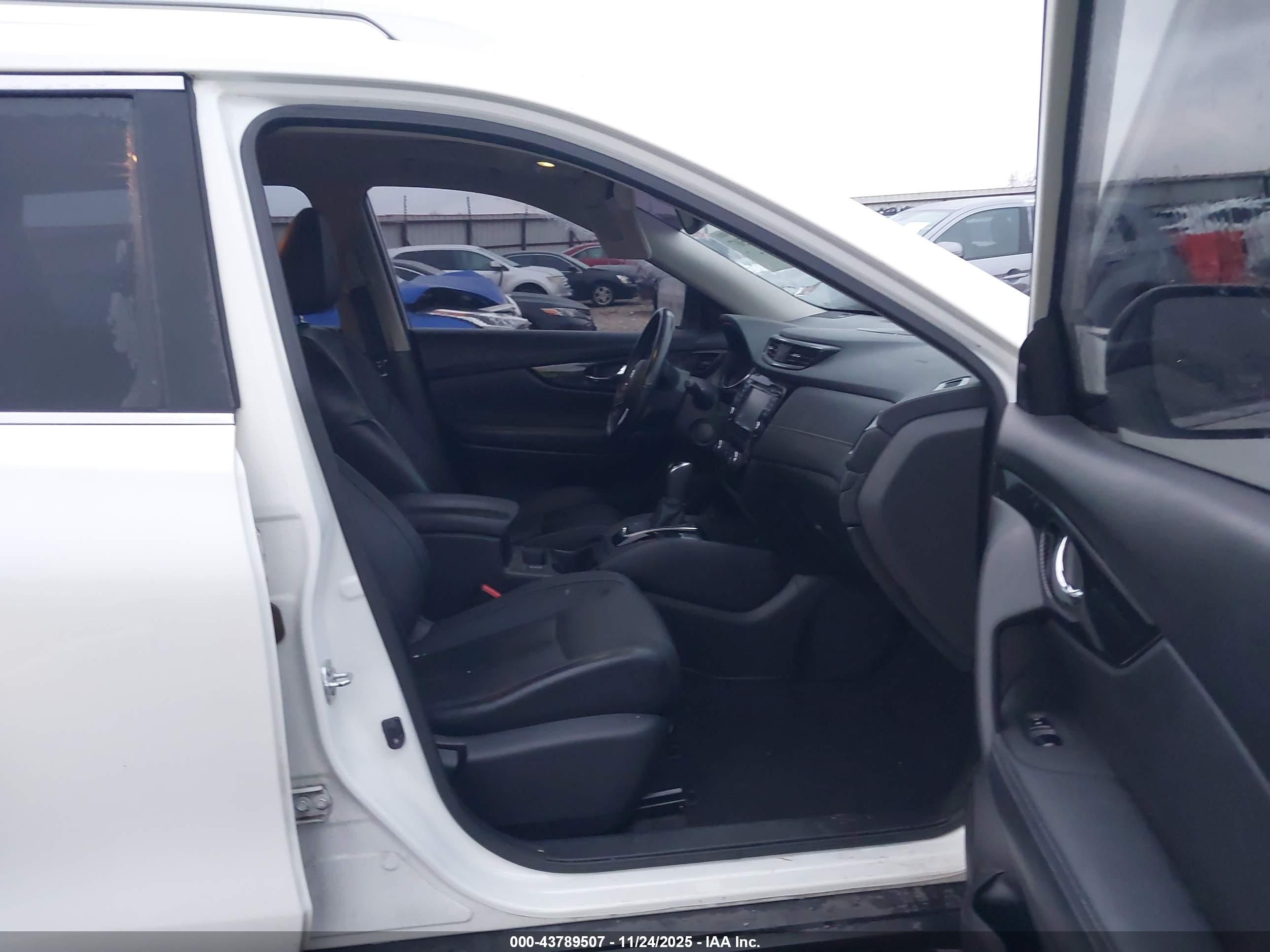 NISSAN ROGUE image 5