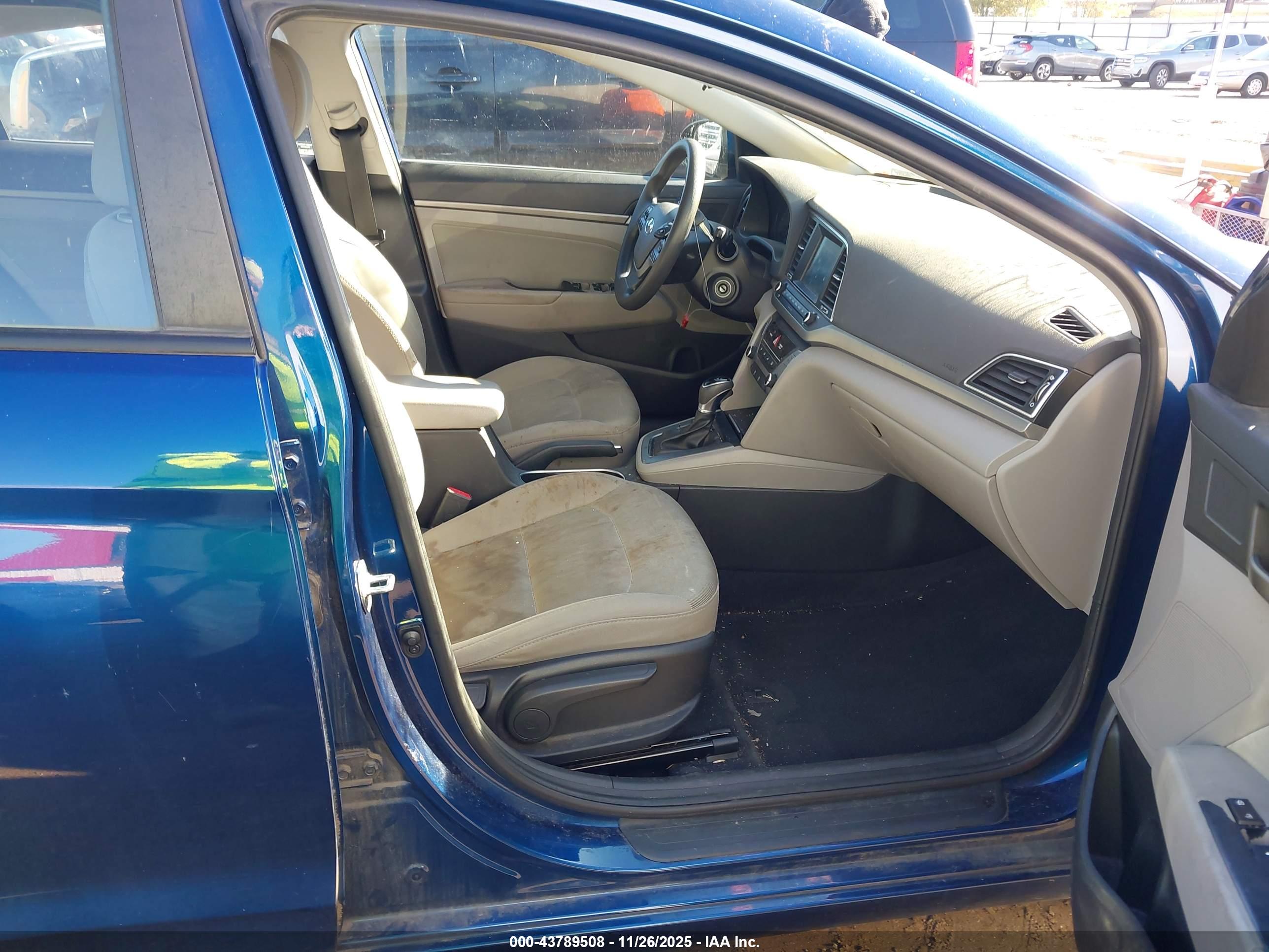 HYUNDAI ELANTRA image 5