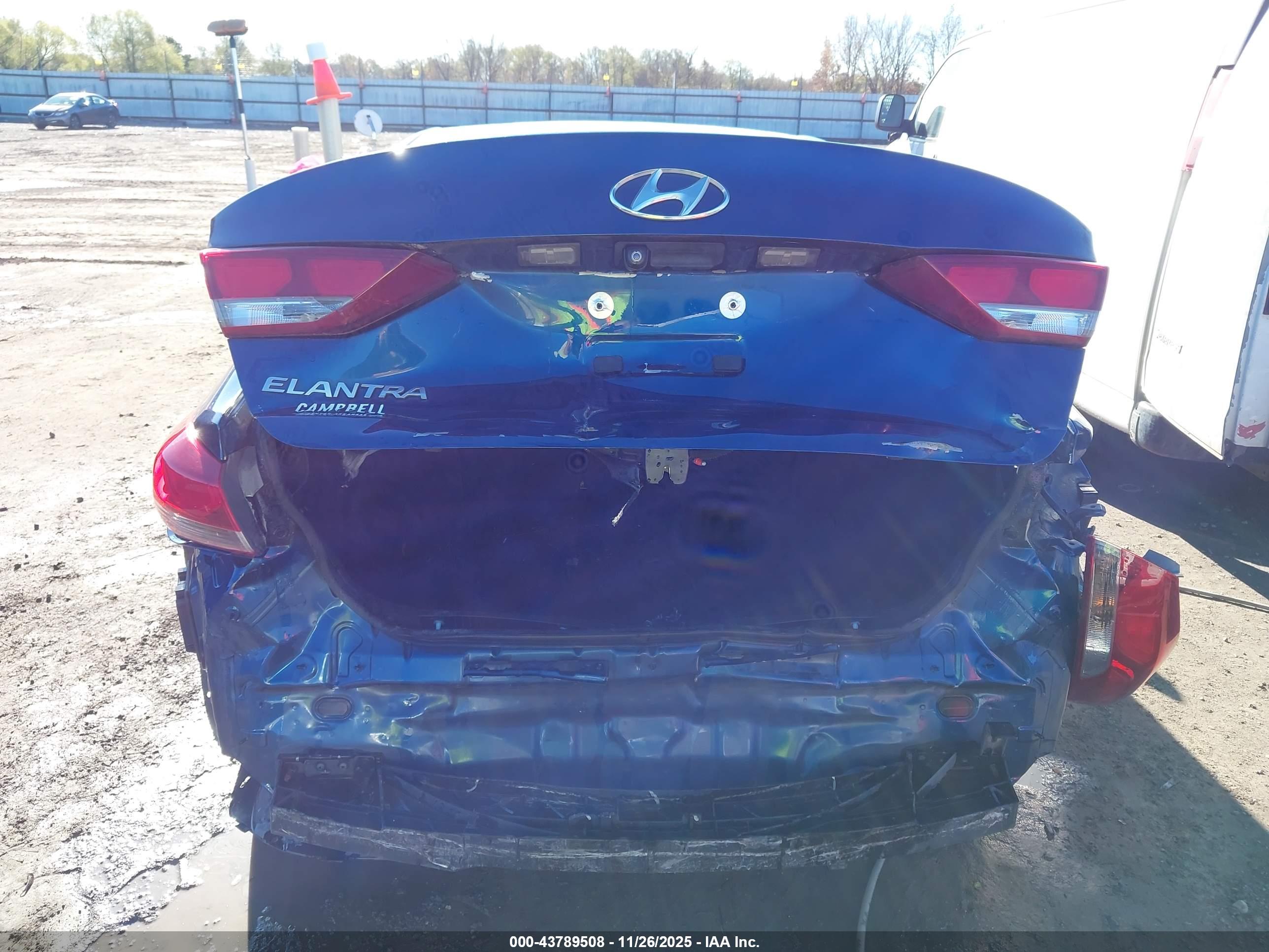 HYUNDAI ELANTRA image 6