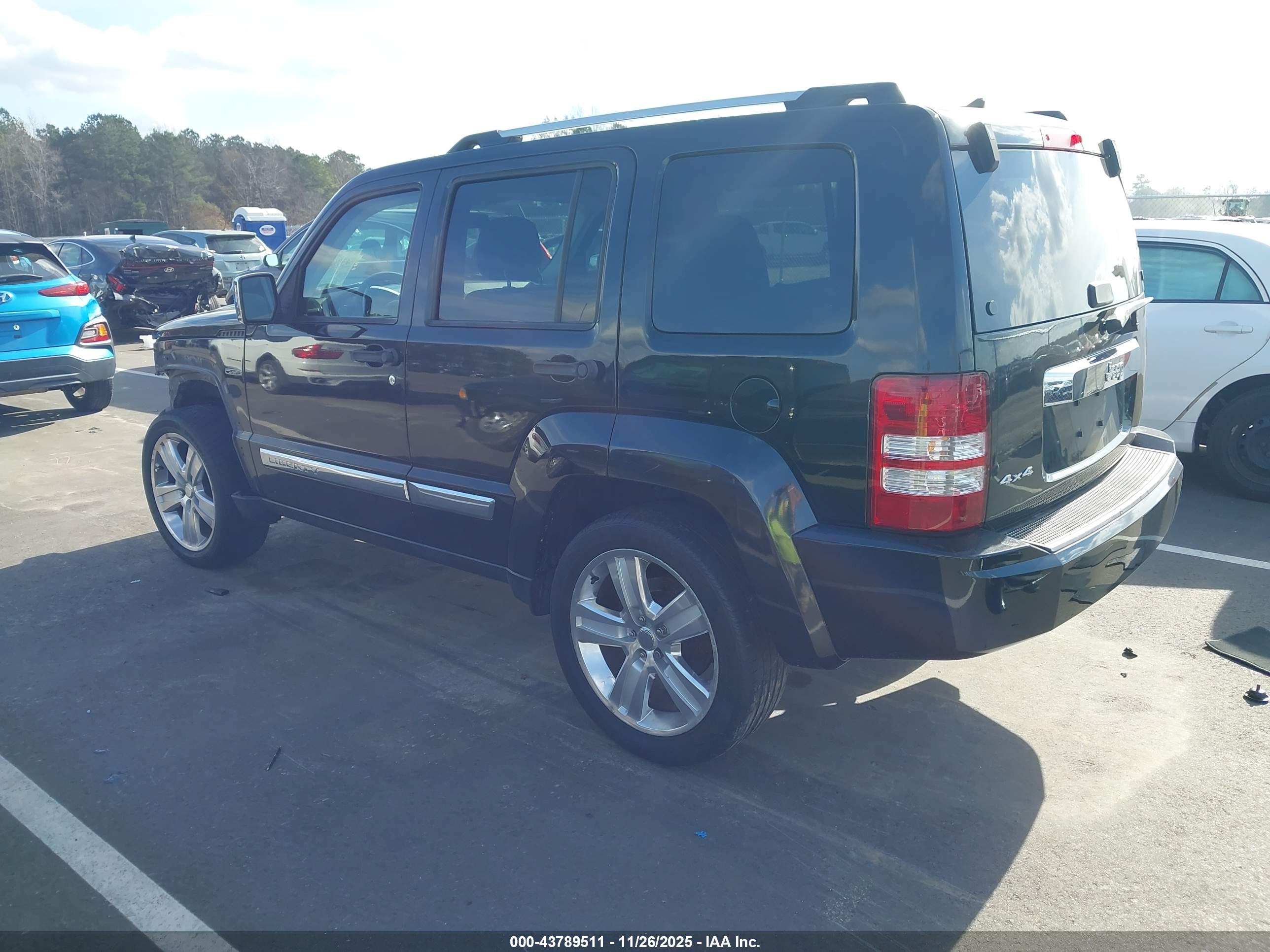 JEEP LIBERTY image 3