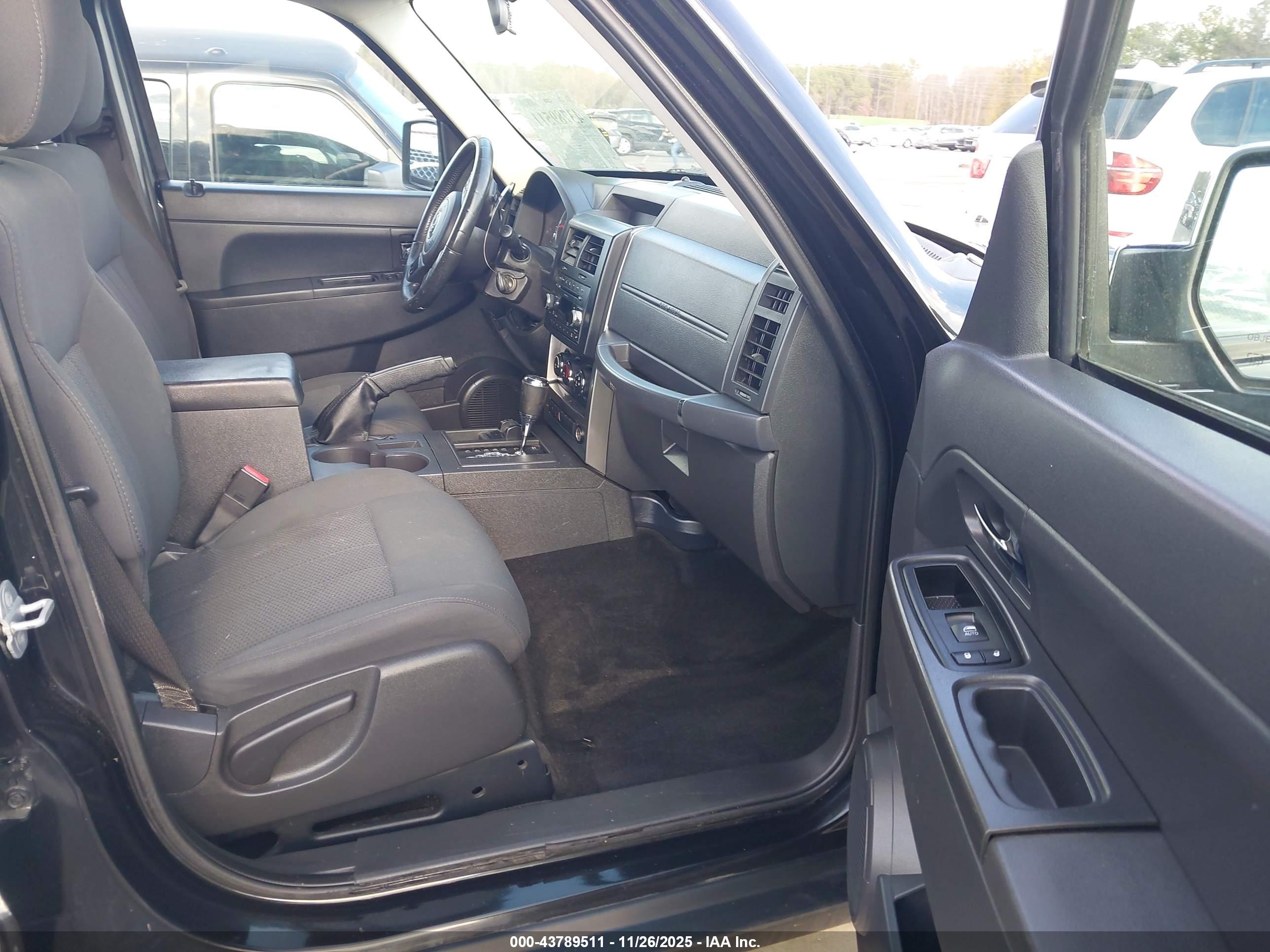 JEEP LIBERTY image 5