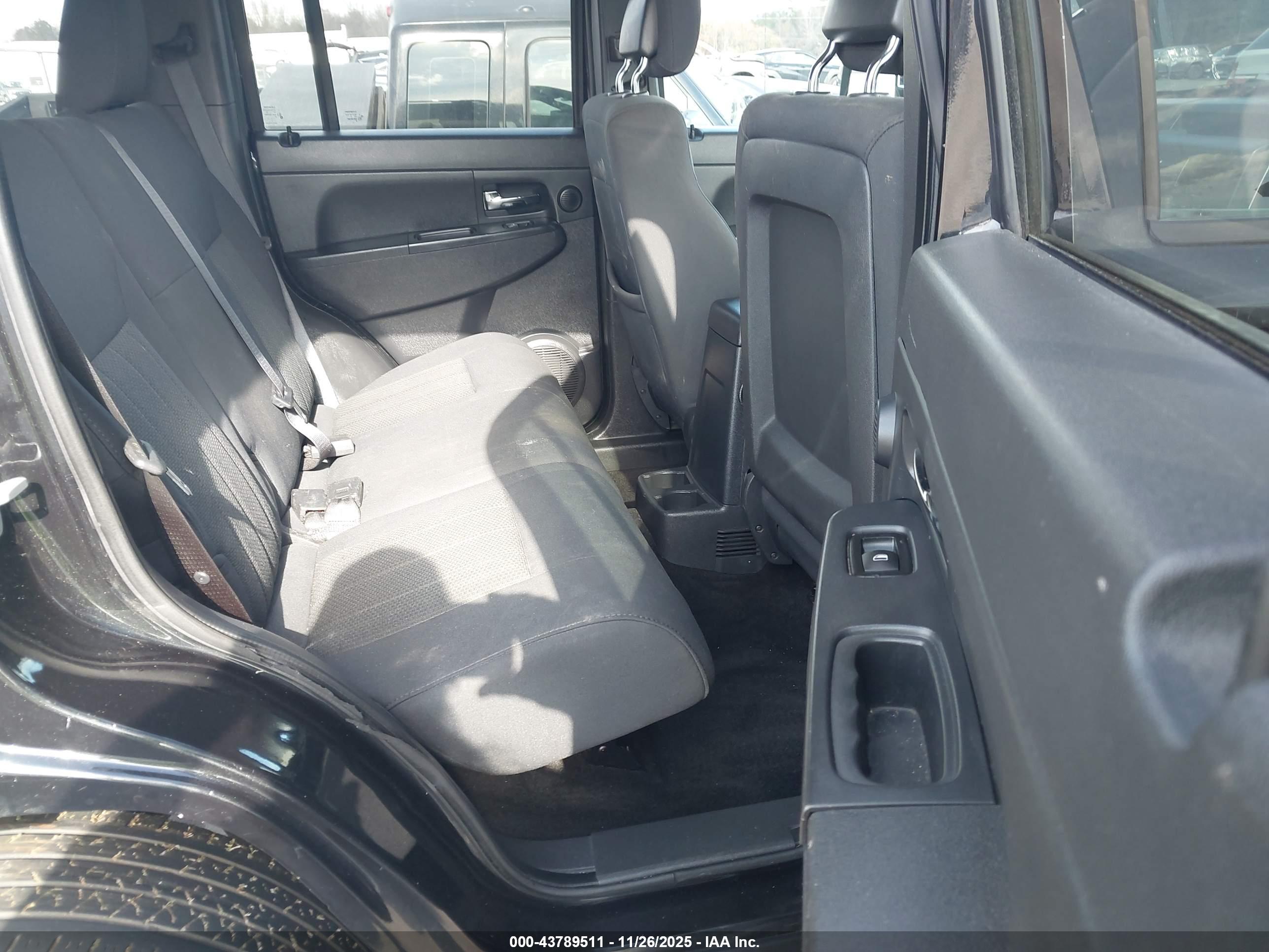 JEEP LIBERTY image 8