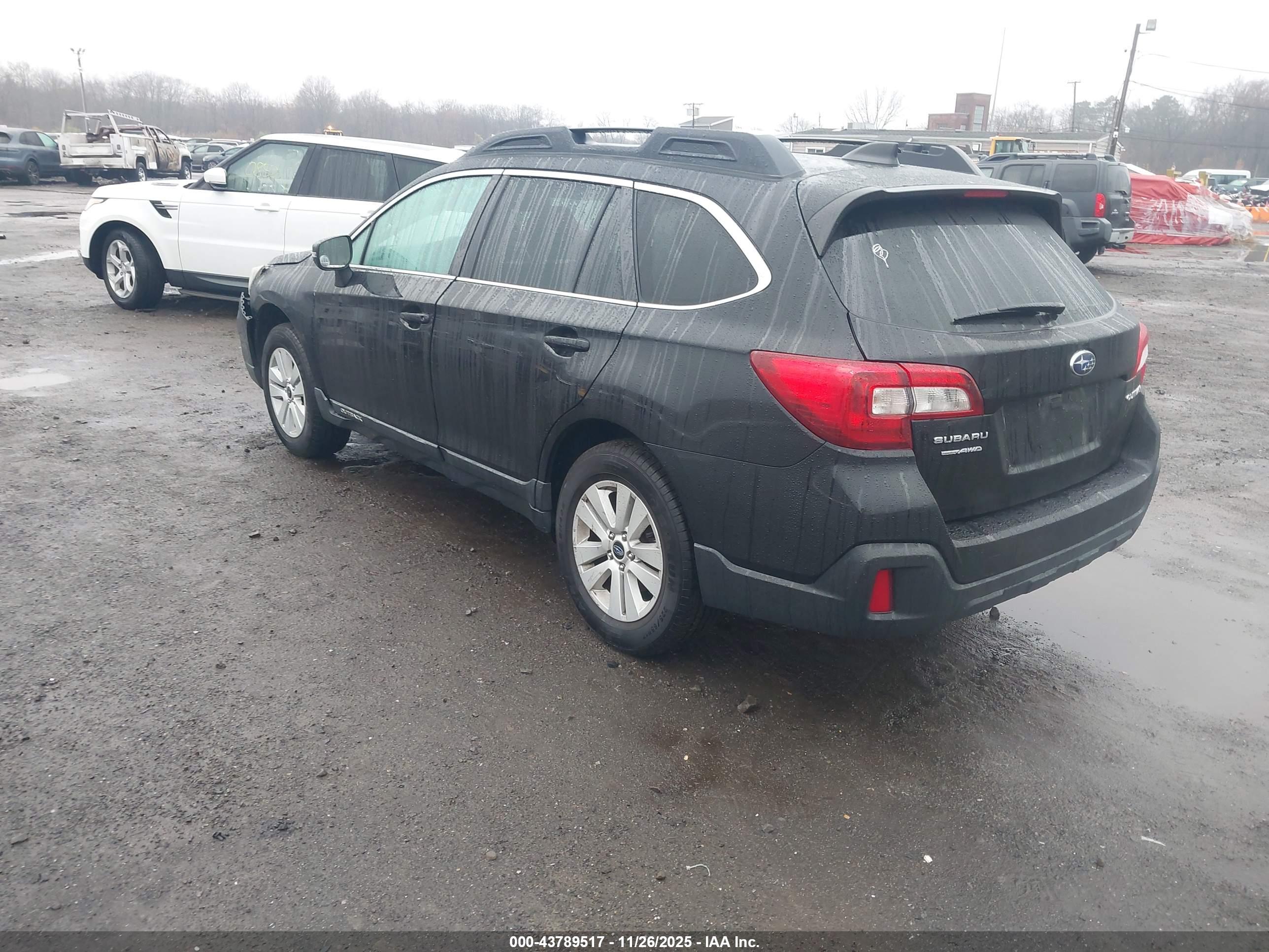 SUBARU OUTBACK image 3