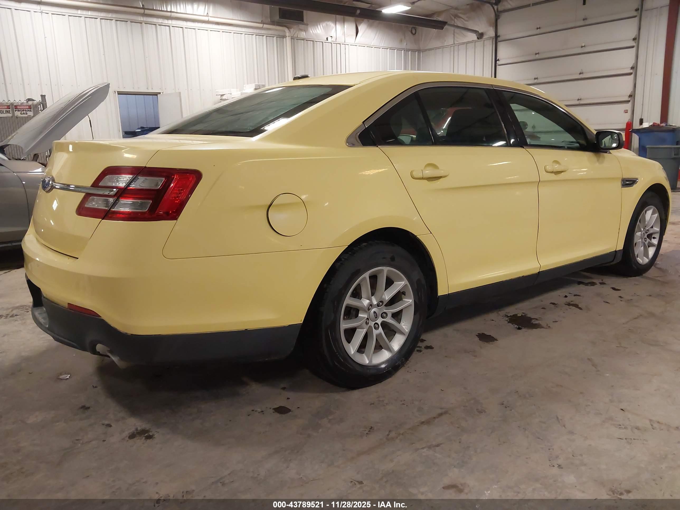 FORD TAURUS image 4
