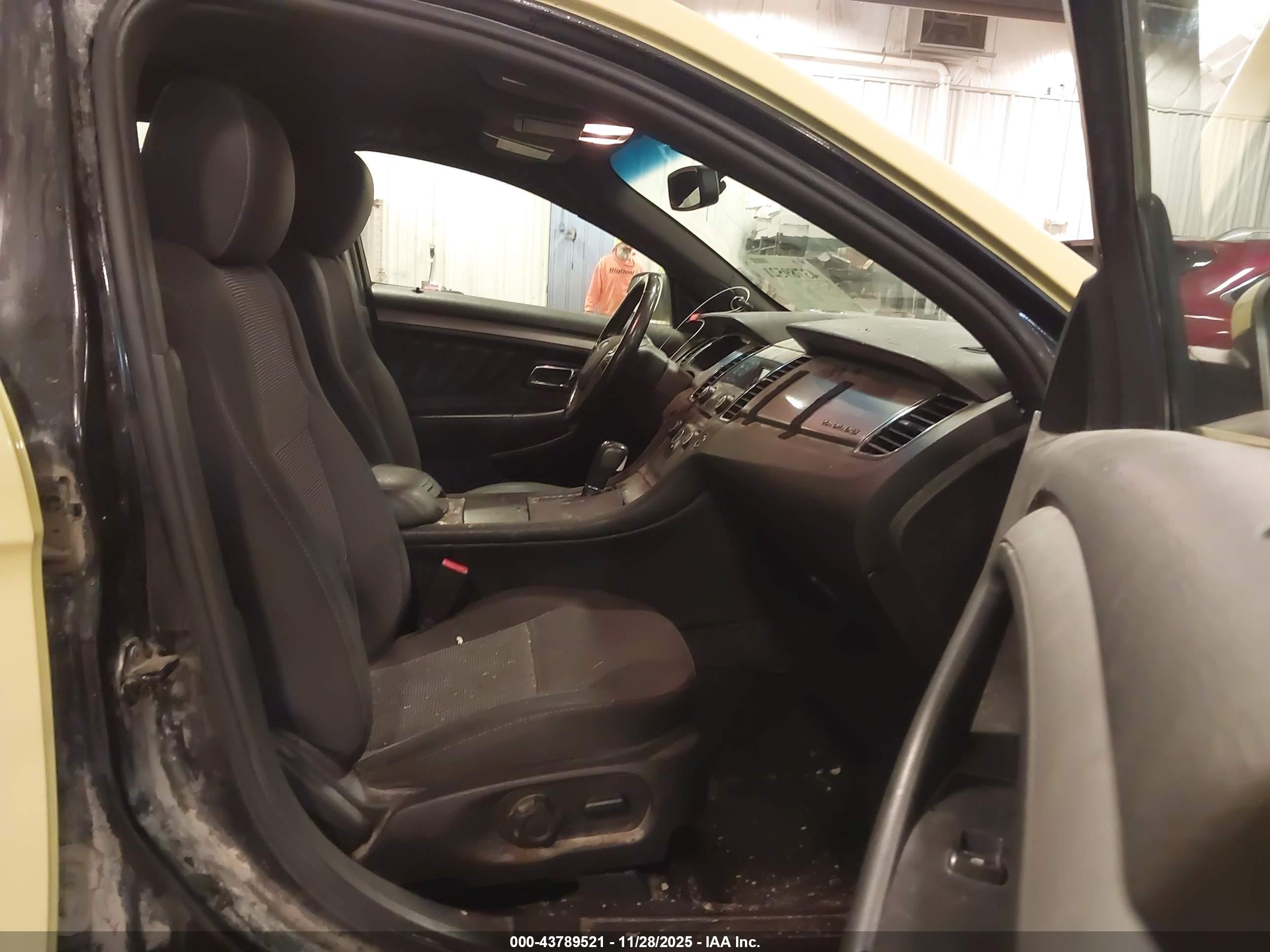 FORD TAURUS image 5