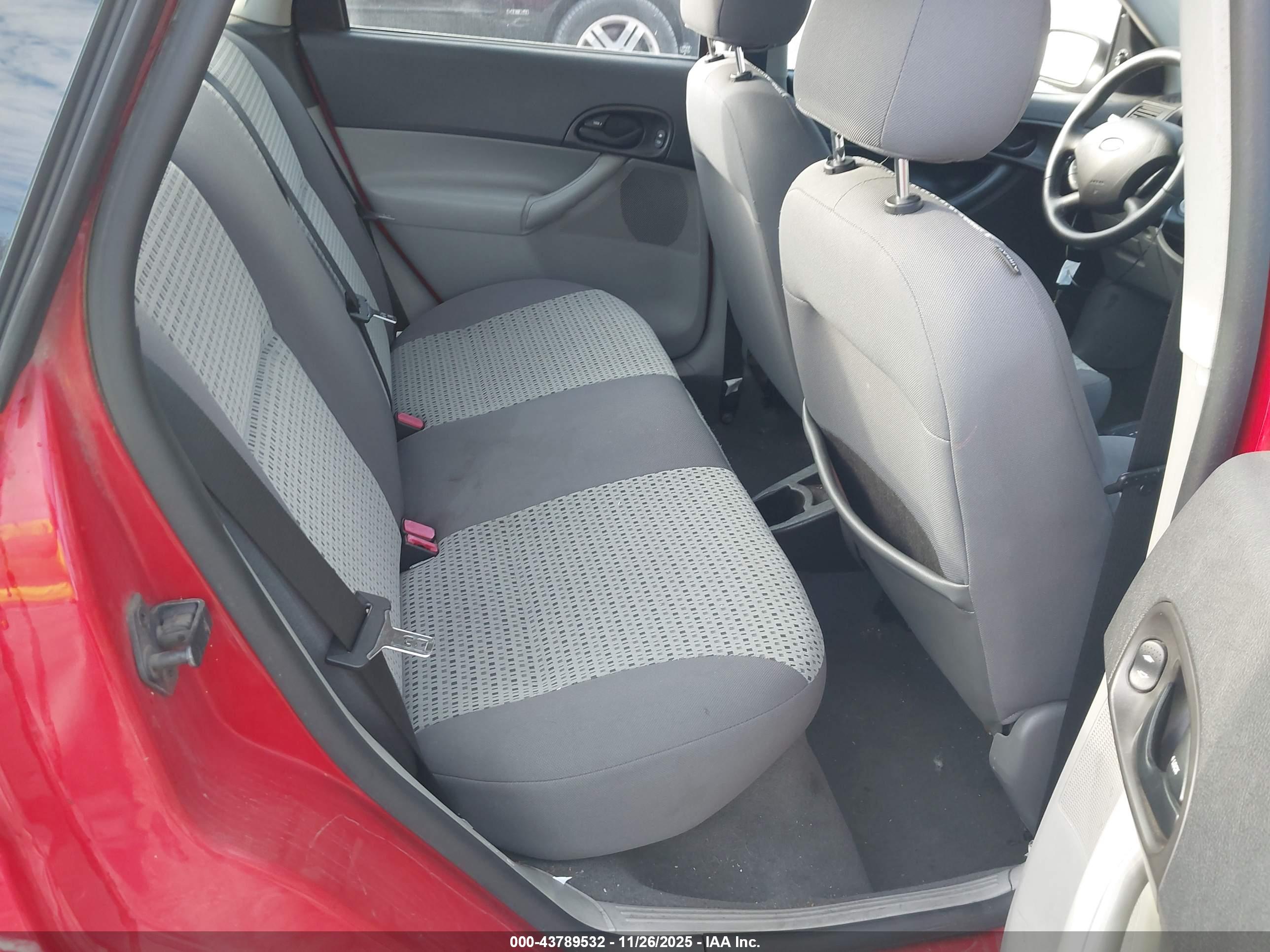 FORD FOCUS image 8