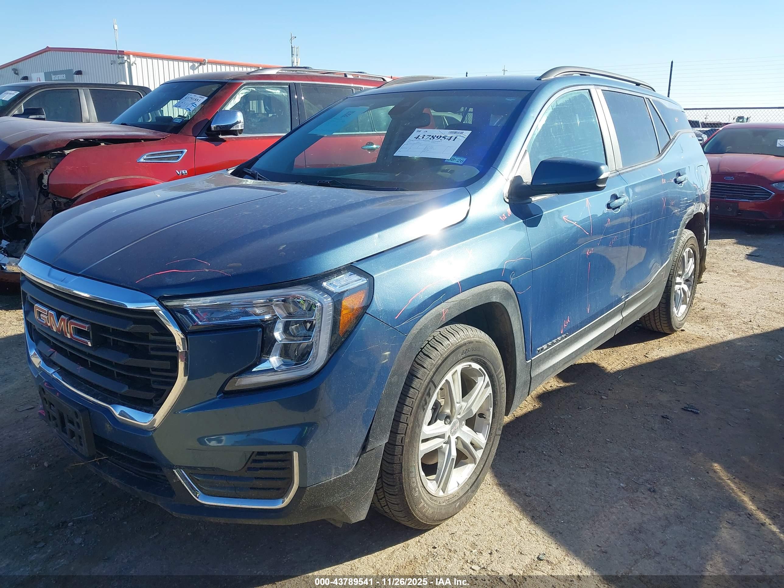 GMC TERRAIN image 2