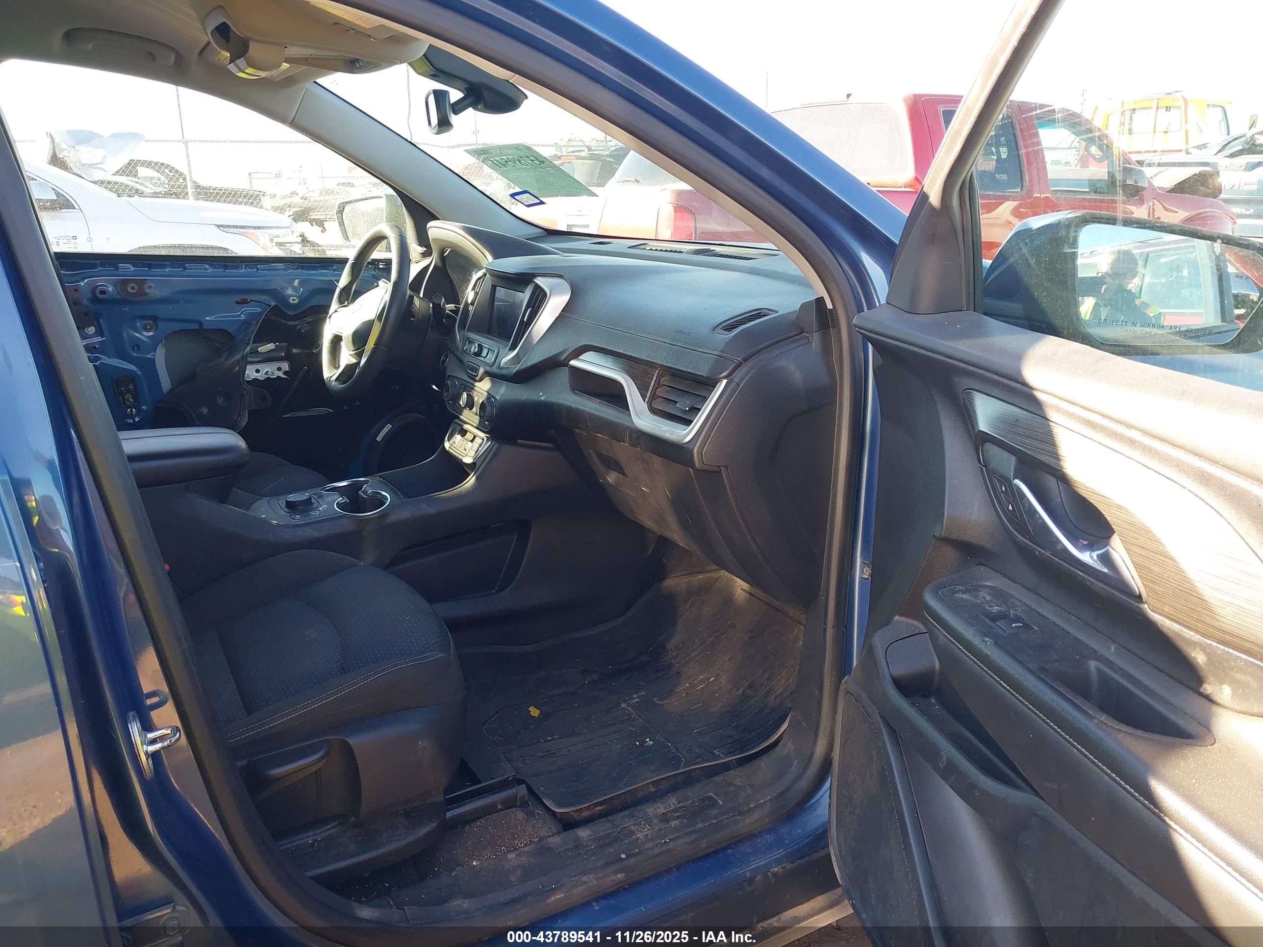 GMC TERRAIN image 5