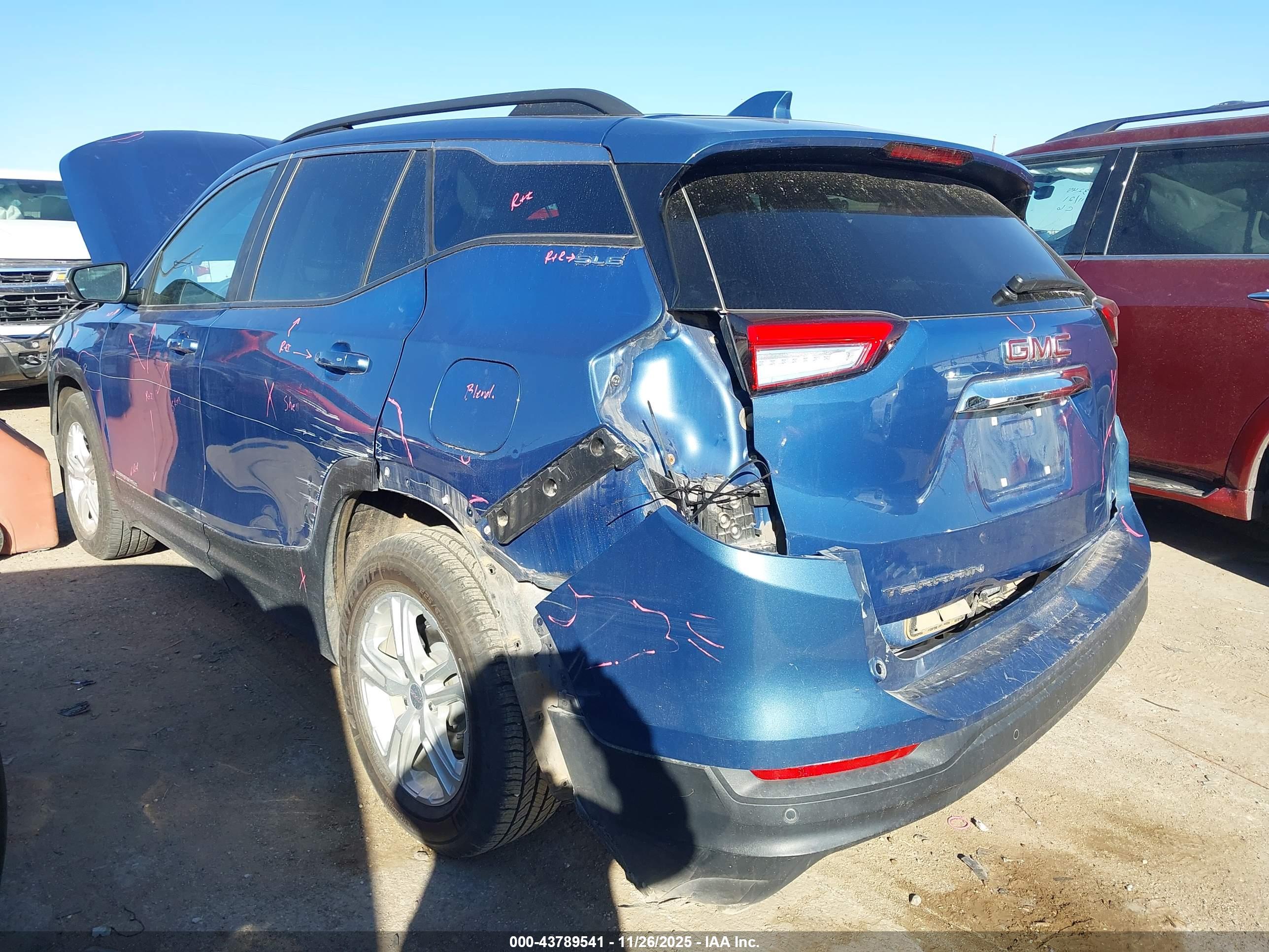 GMC TERRAIN image 6