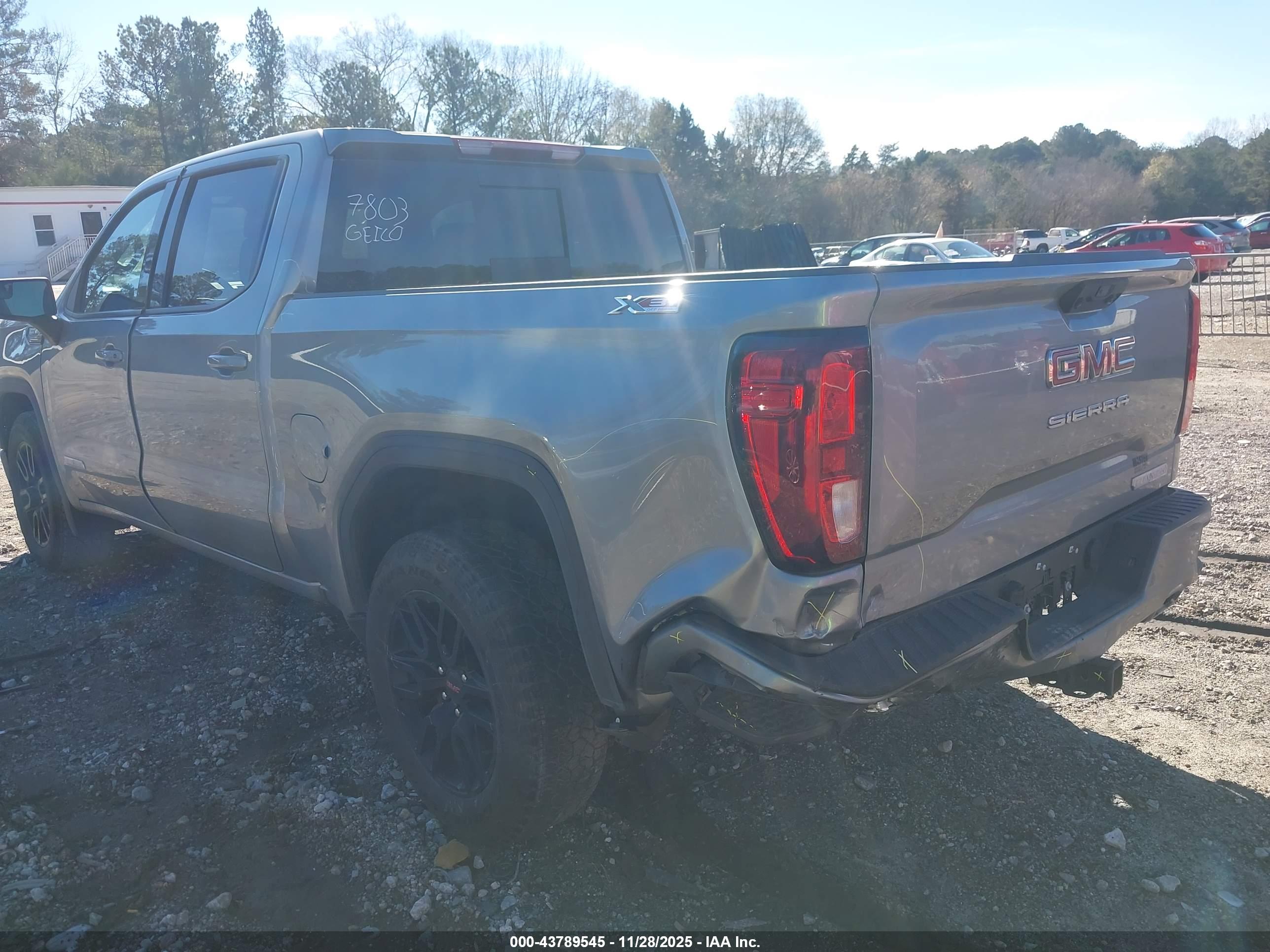 GMC SIERRA image 3