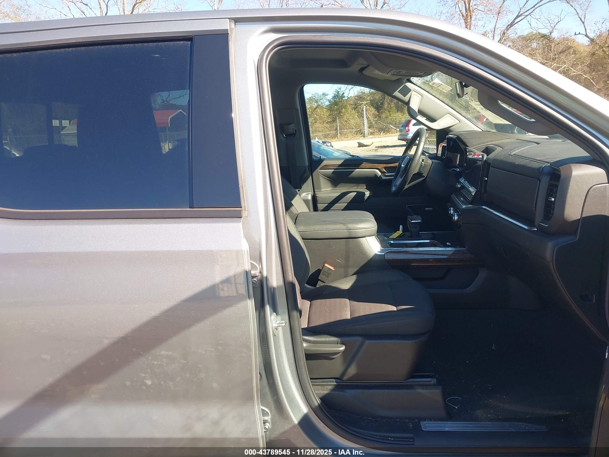 GMC SIERRA image 5