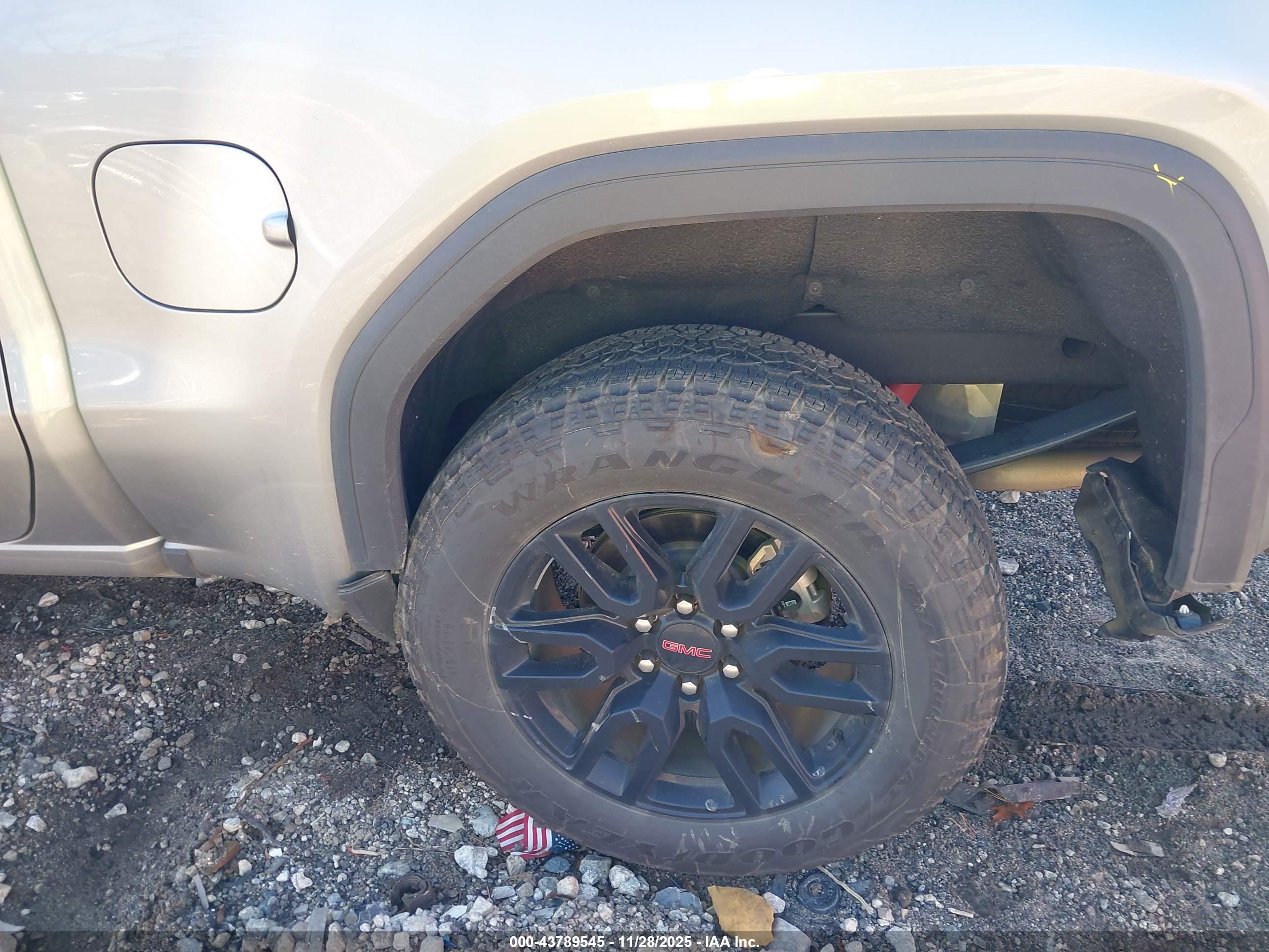 GMC SIERRA image 6