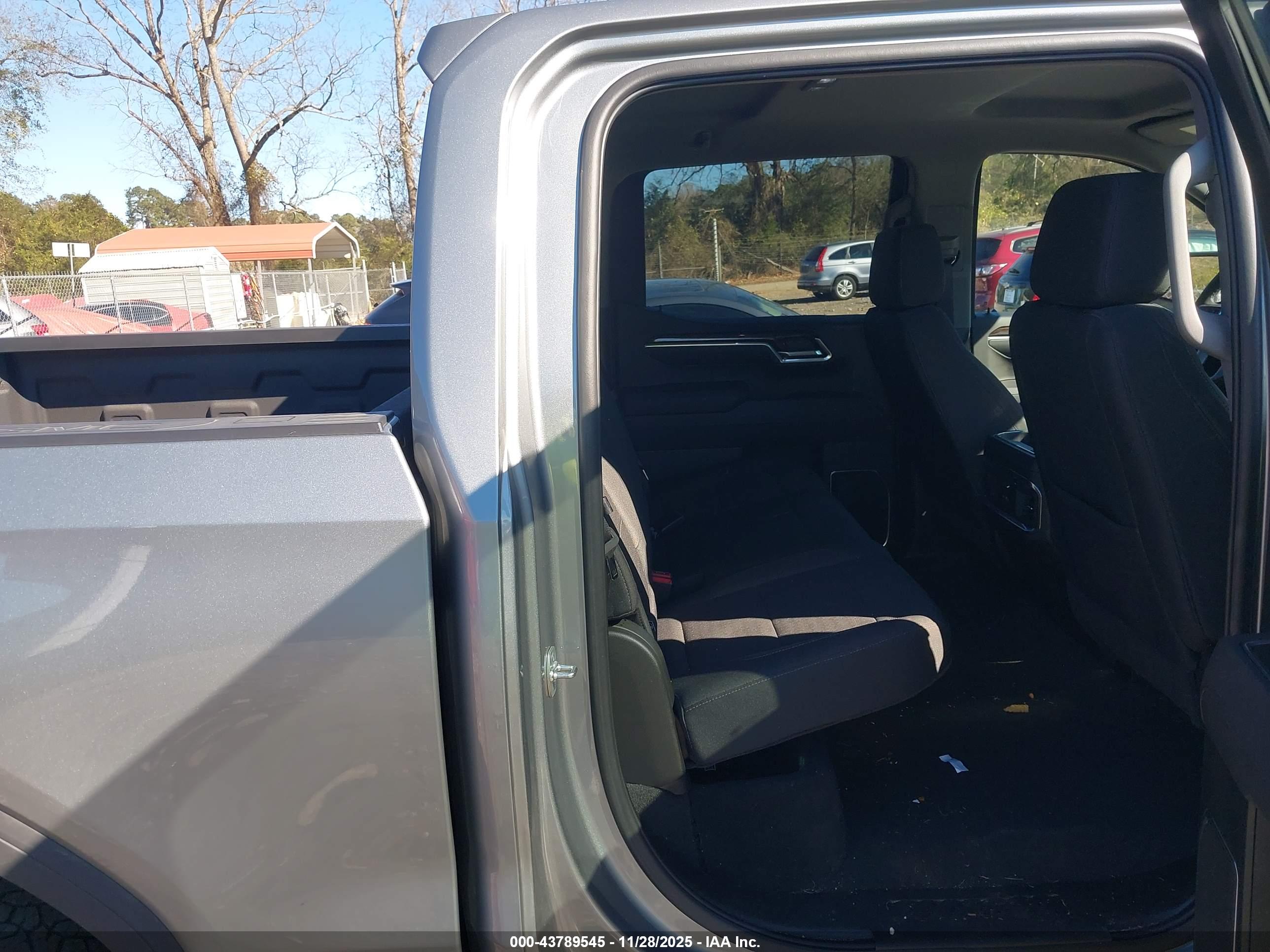 GMC SIERRA image 8