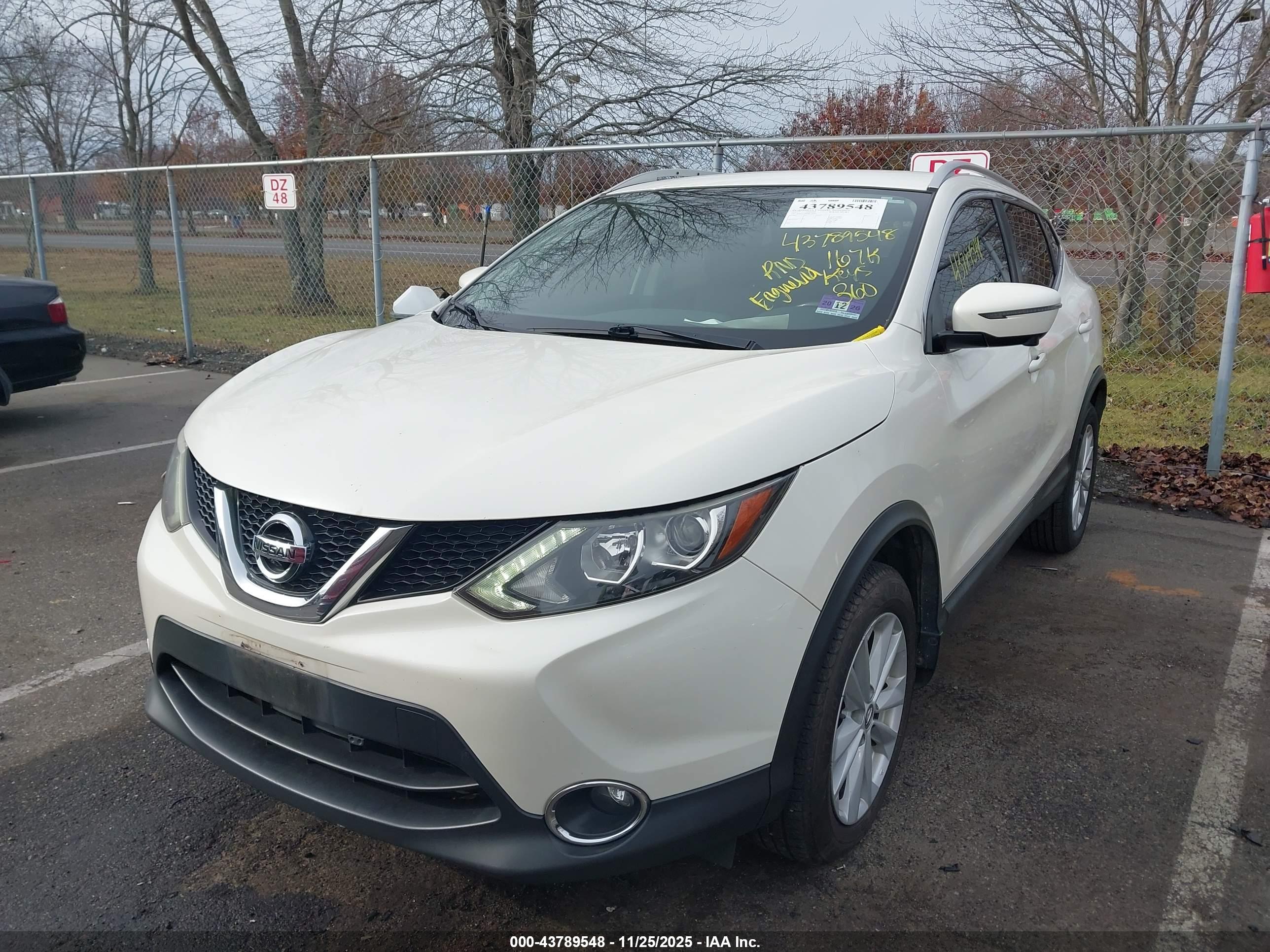 NISSAN ROGUE image 2