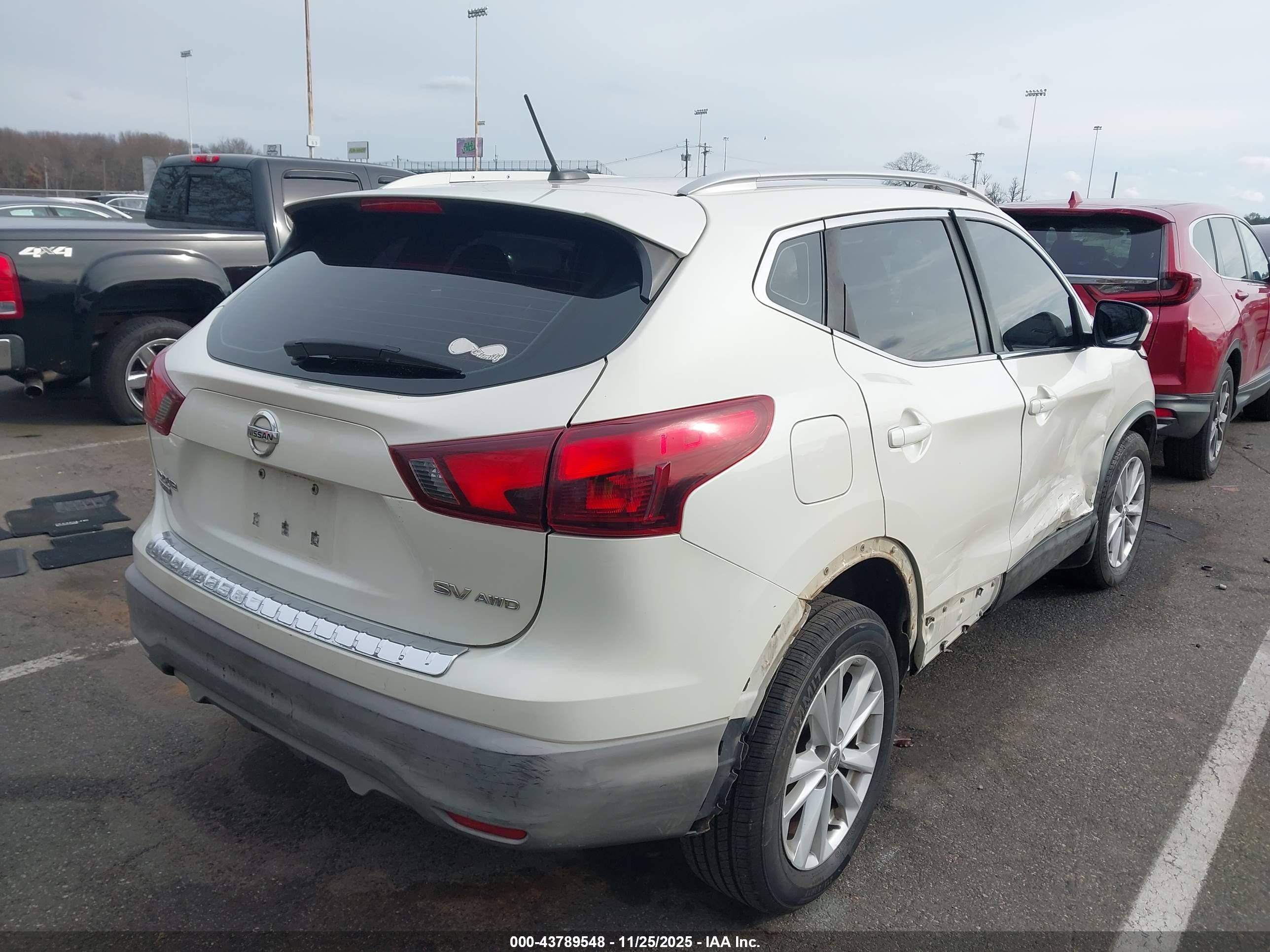 NISSAN ROGUE image 4