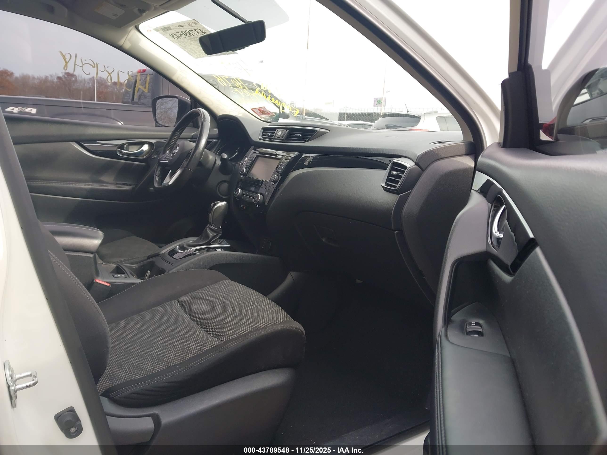 NISSAN ROGUE image 5