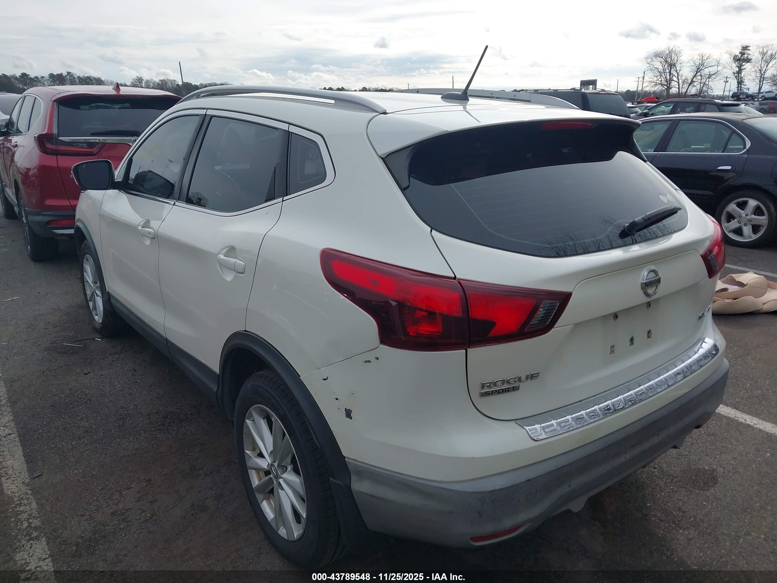 NISSAN ROGUE image 6