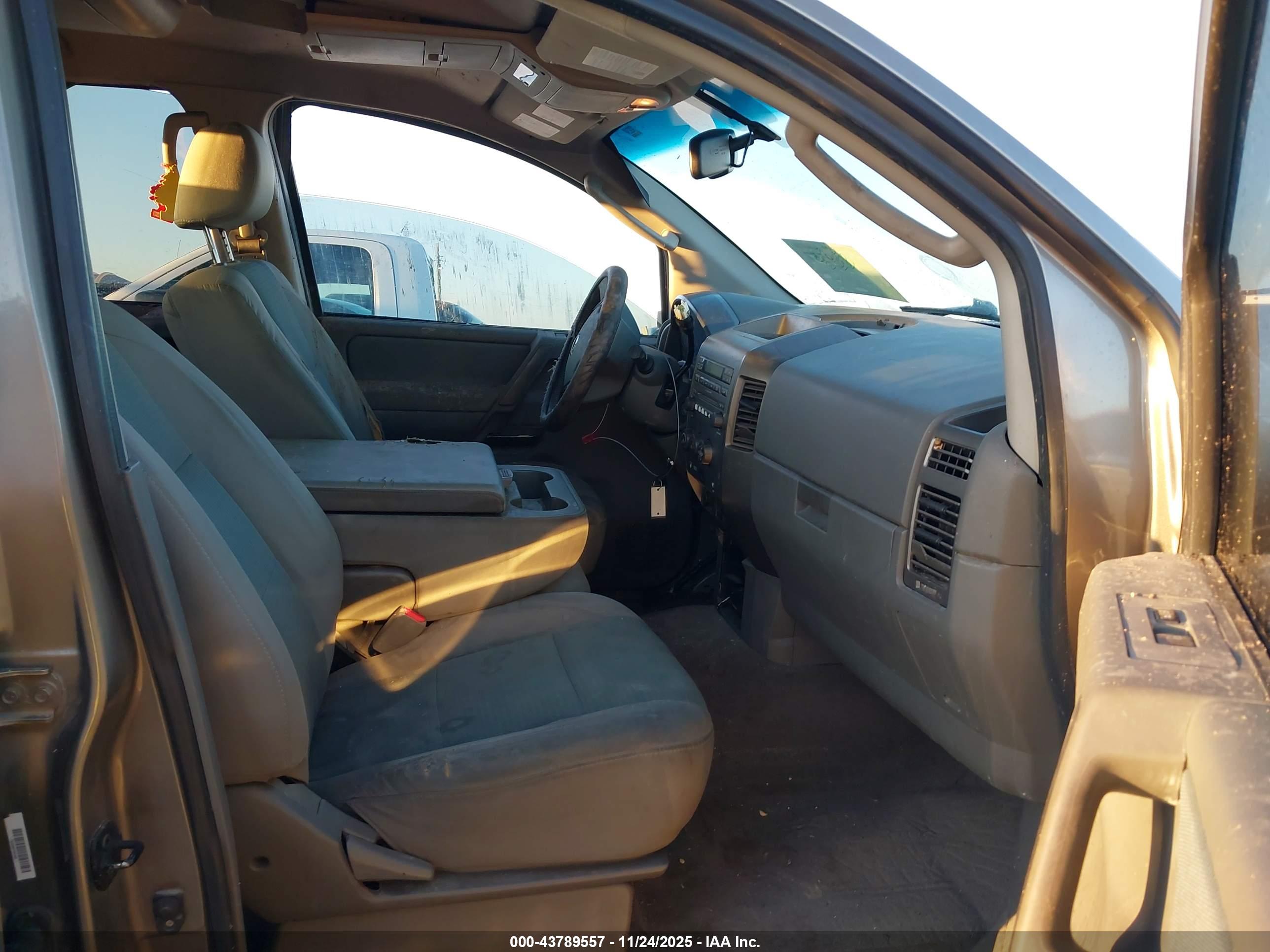 NISSAN TITAN image 5