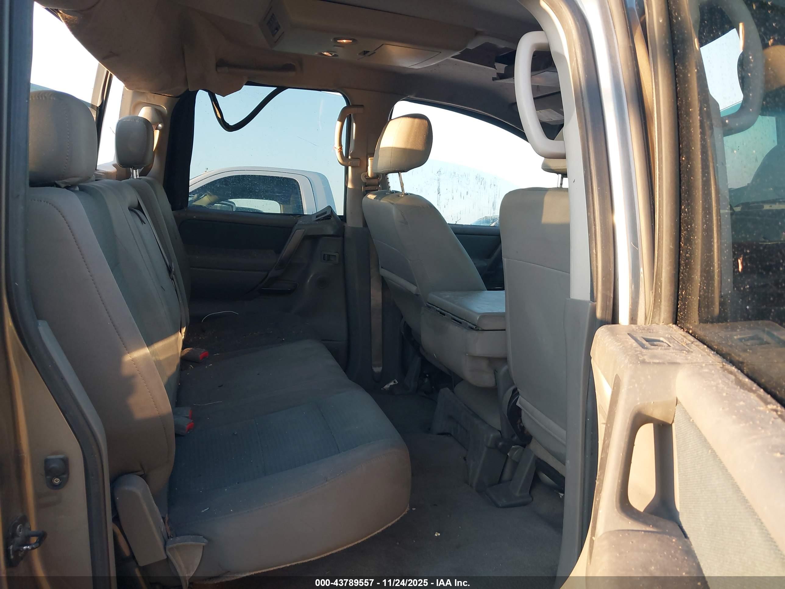 NISSAN TITAN image 8