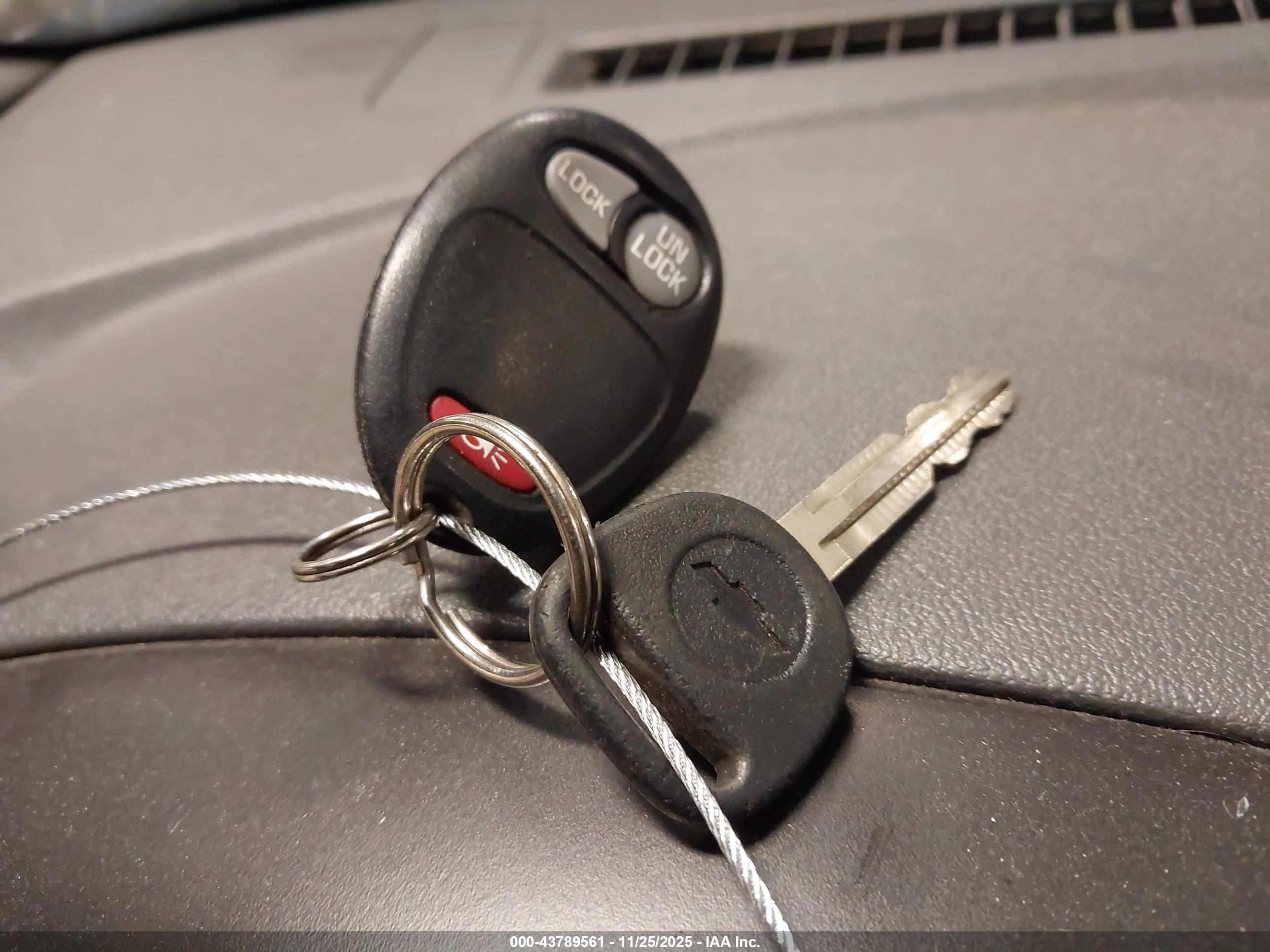 CHEVROLET COLORADO image 11