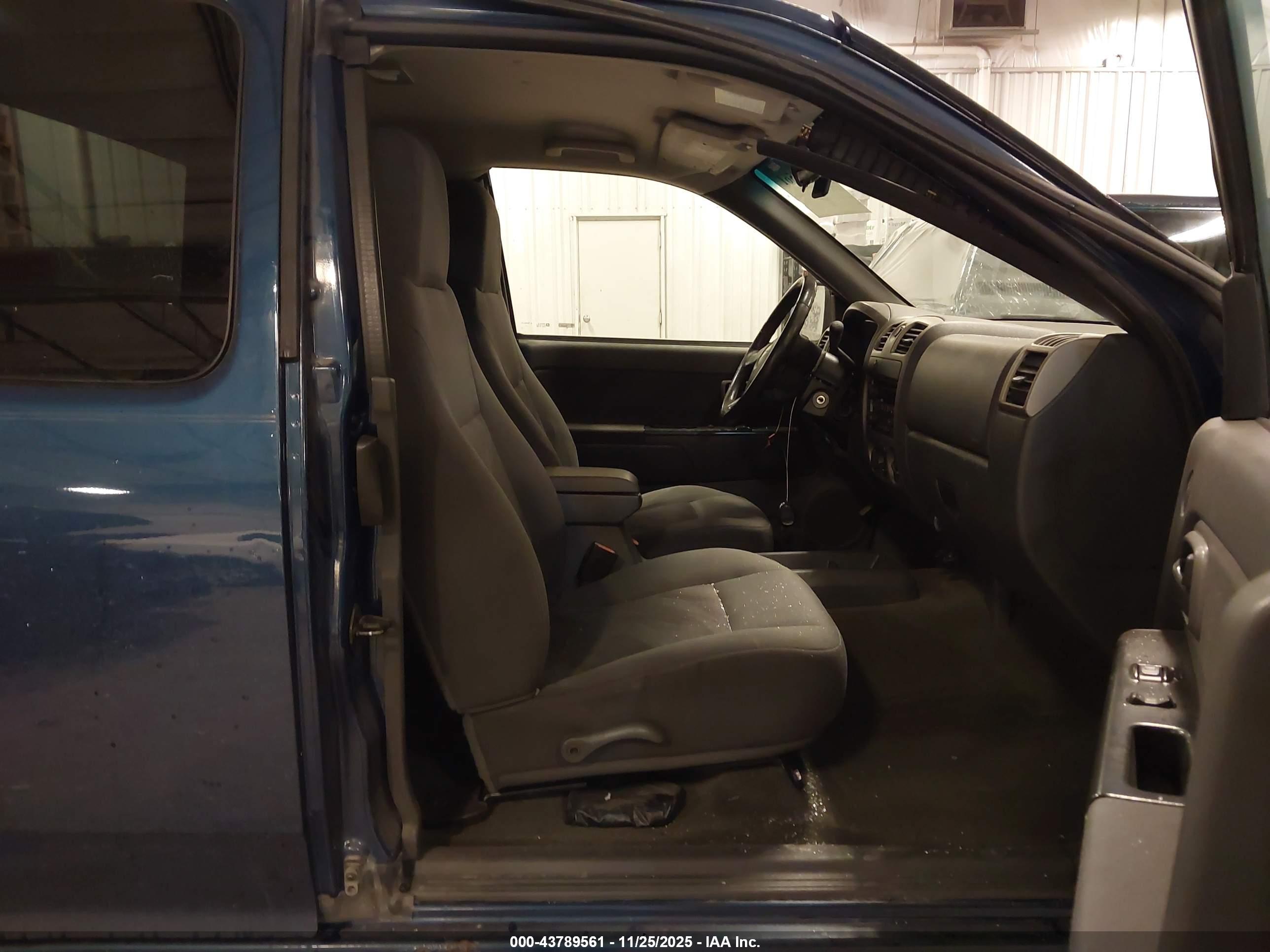 CHEVROLET COLORADO image 5