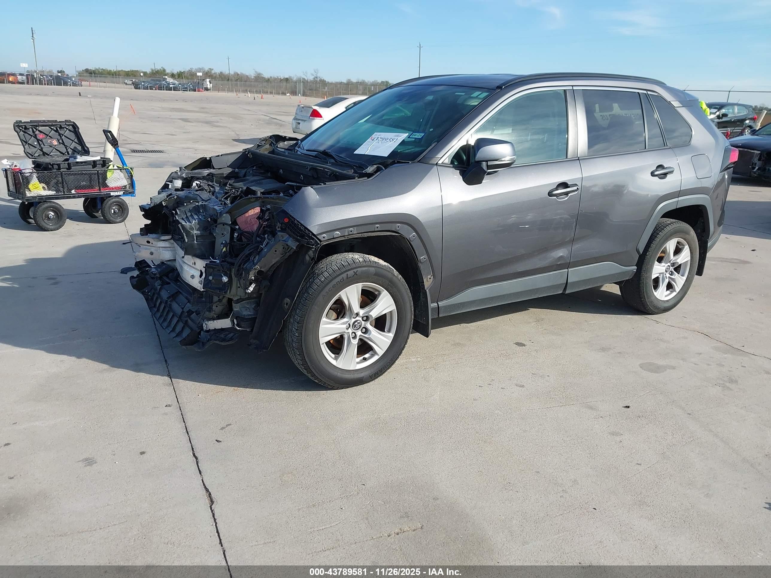 TOYOTA RAV4 image 2