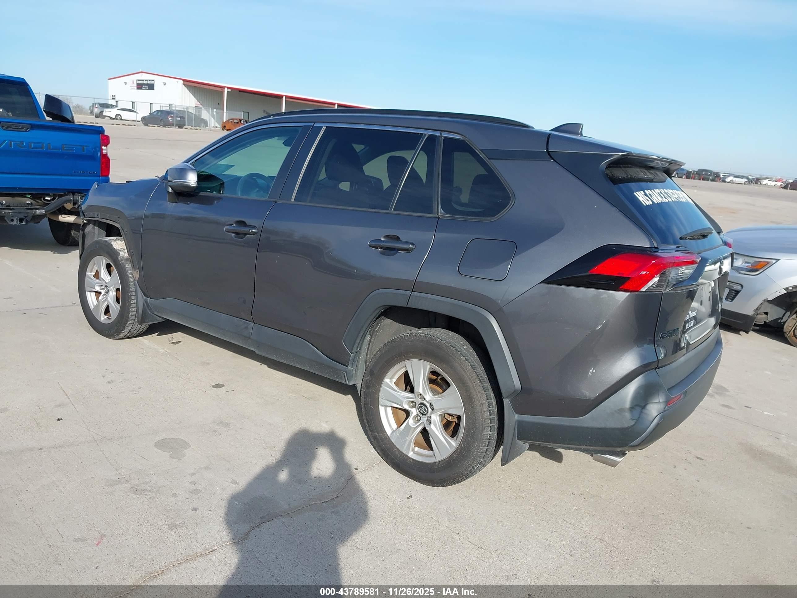 TOYOTA RAV4 image 3