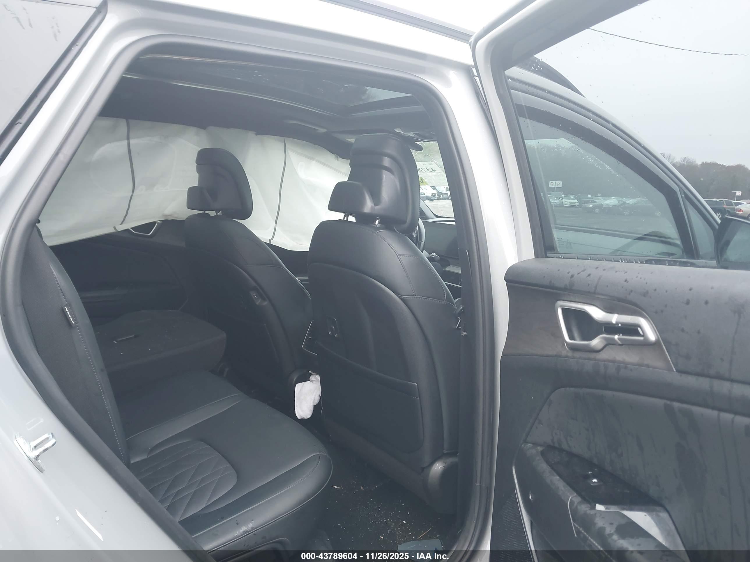 KIA SPORTAGE image 8