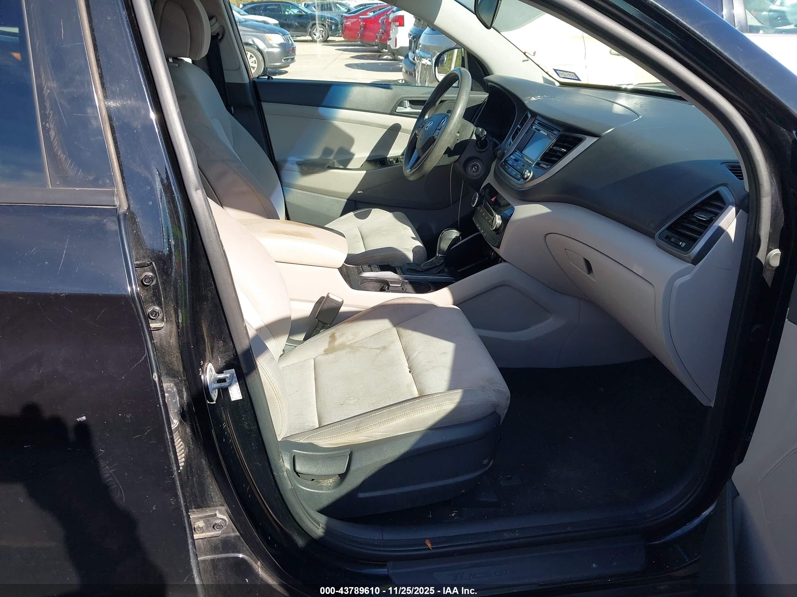 HYUNDAI TUCSON image 5