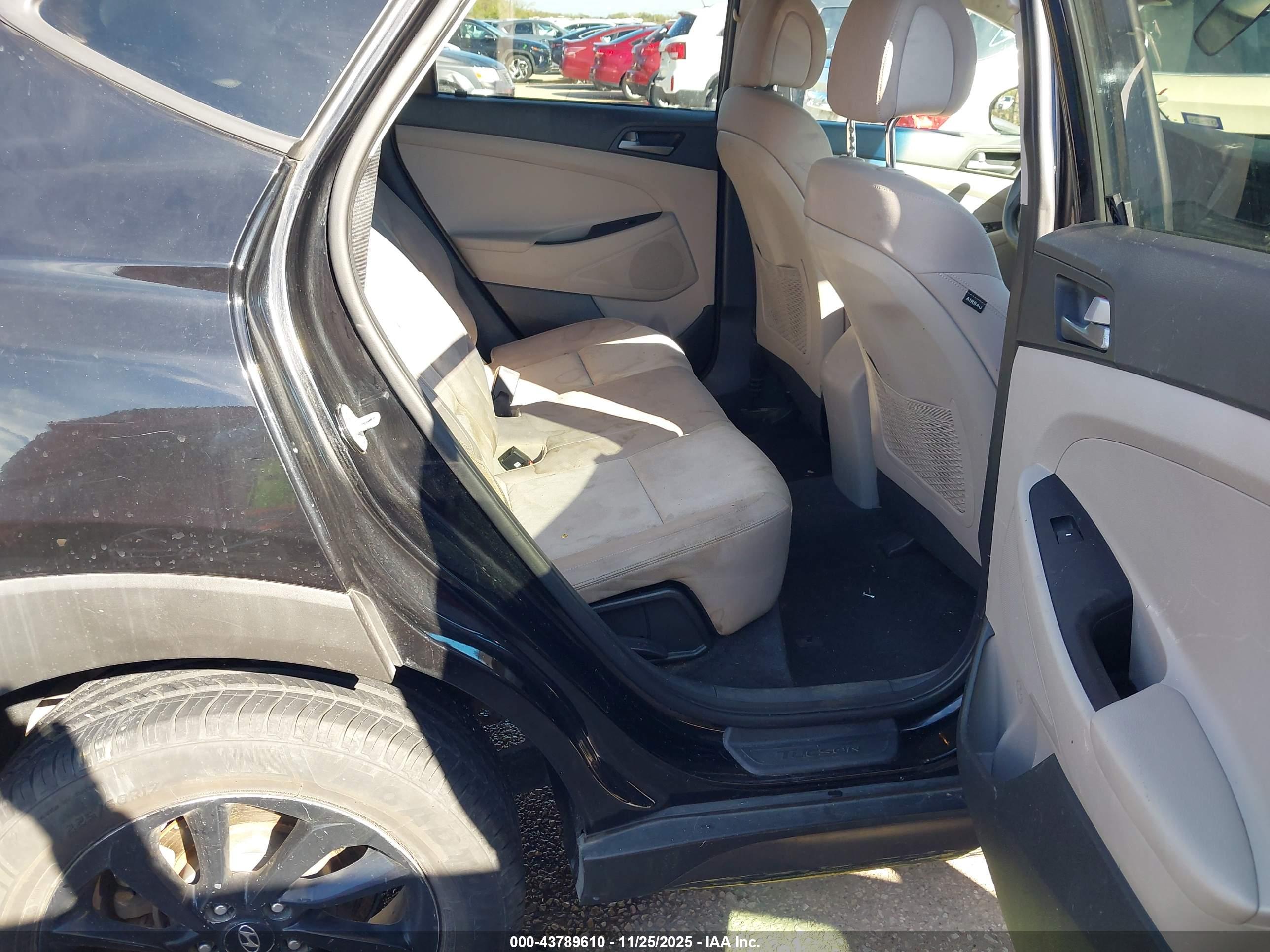 HYUNDAI TUCSON image 8