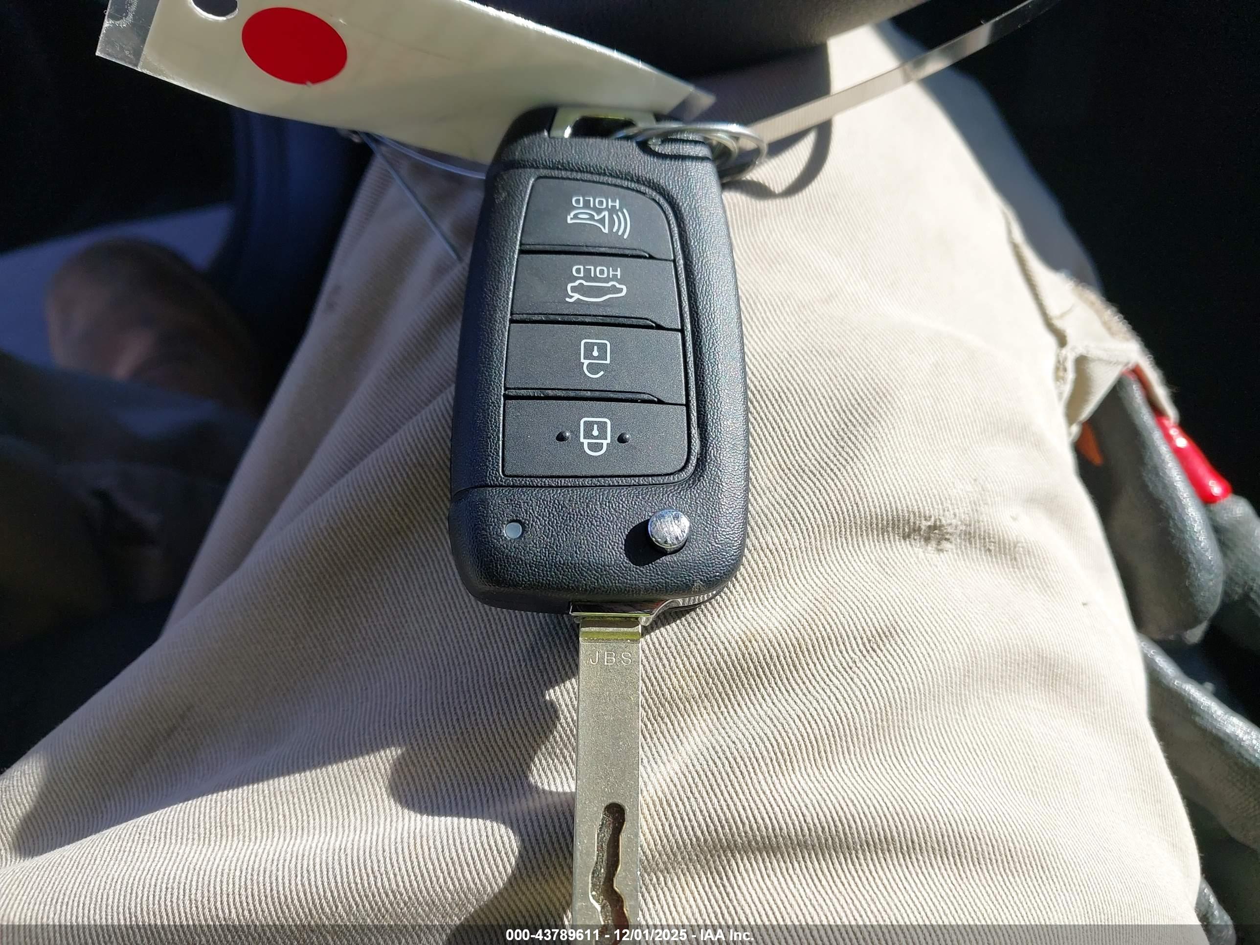 HYUNDAI ELANTRA image 11
