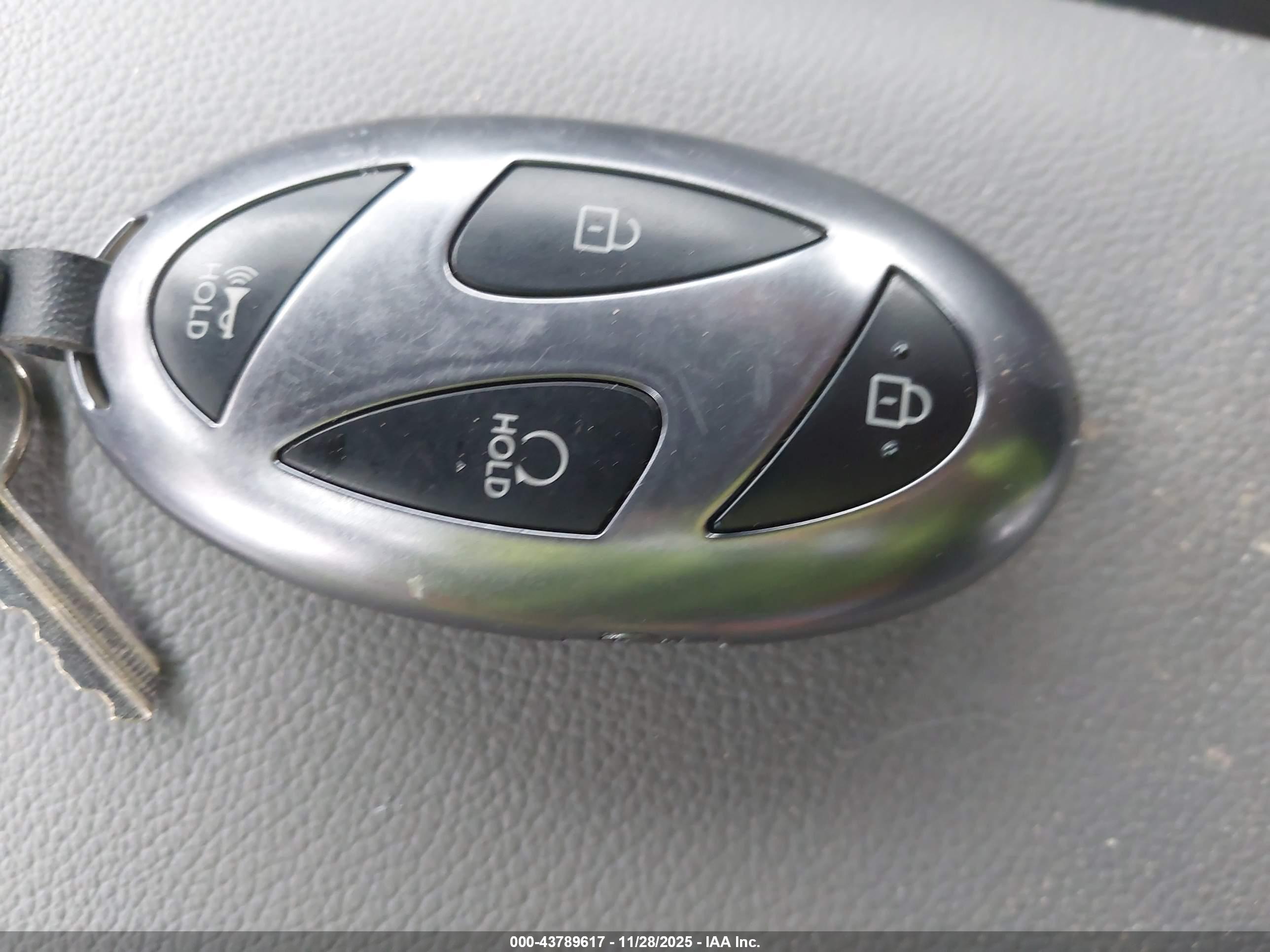 HYUNDAI ELANTRA image 11