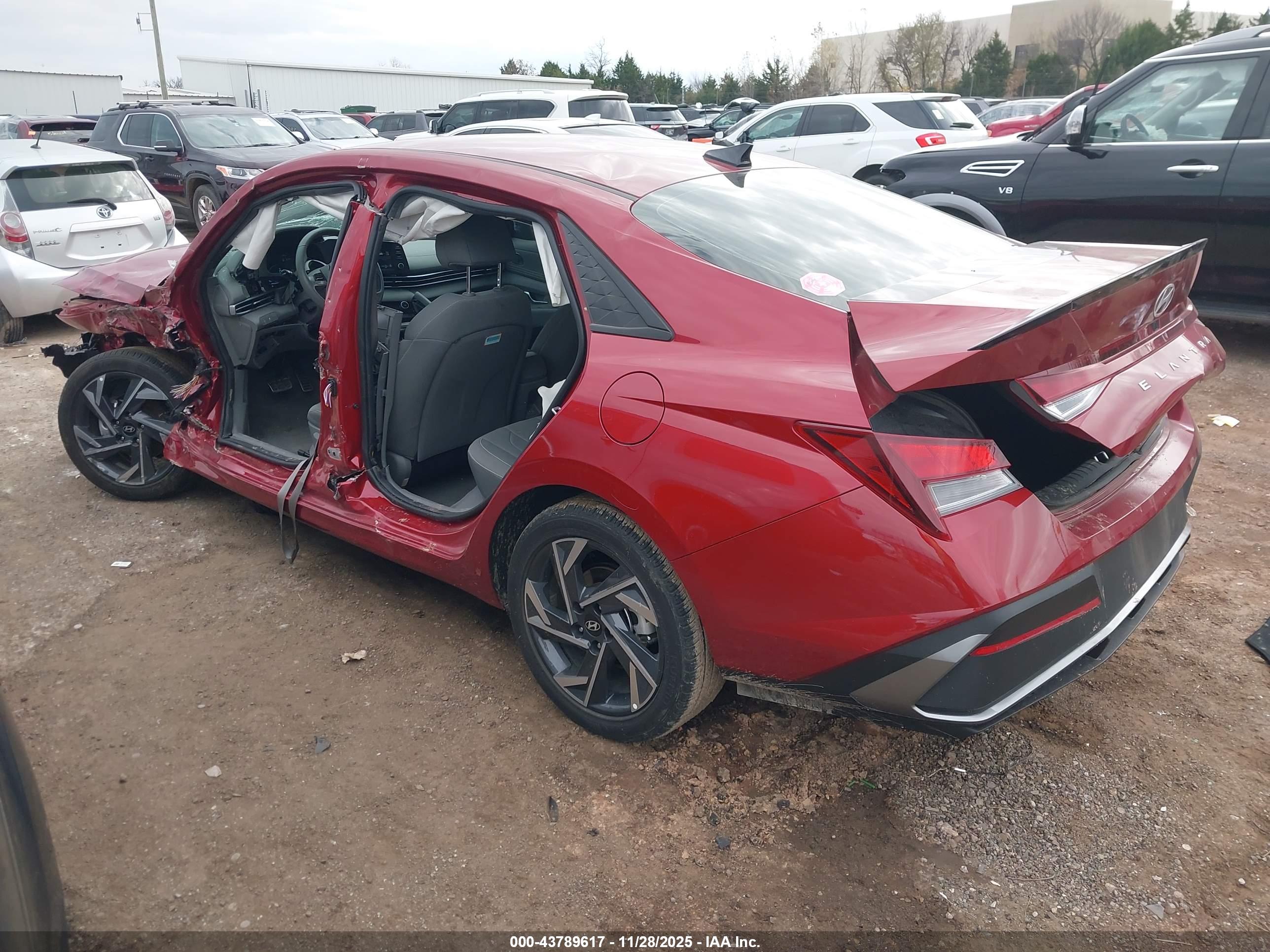 HYUNDAI ELANTRA image 3