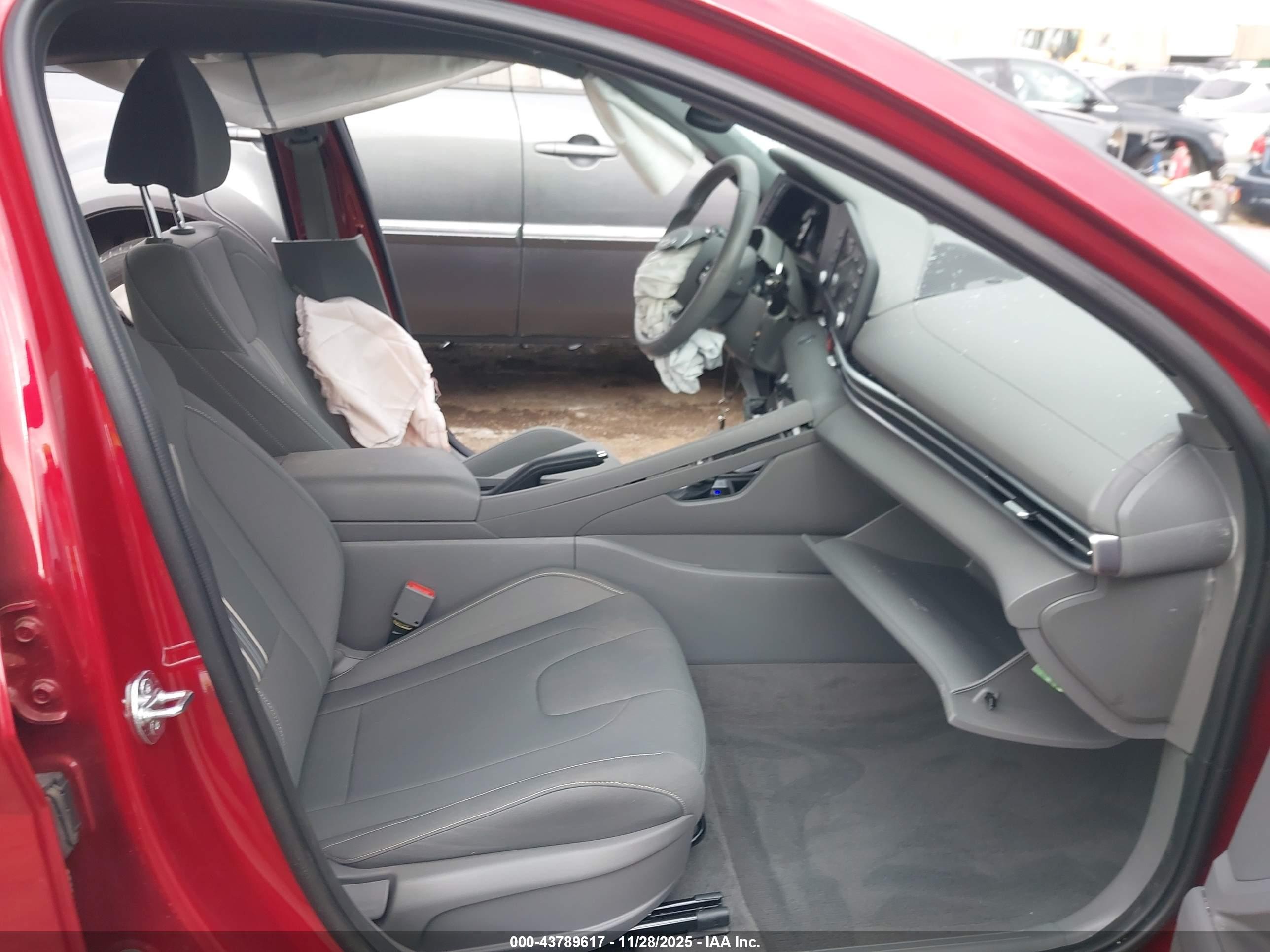 HYUNDAI ELANTRA image 5