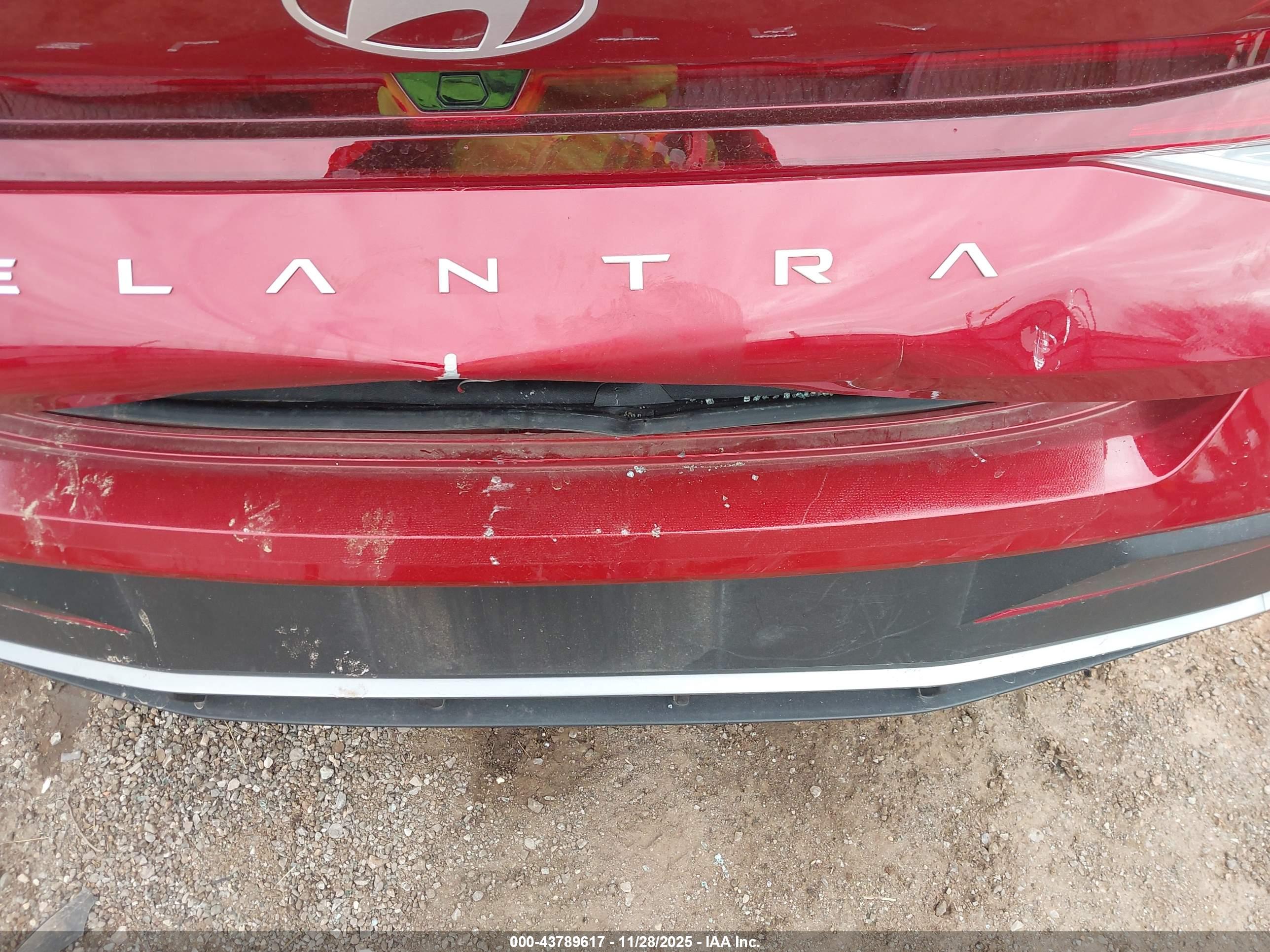 HYUNDAI ELANTRA image 6