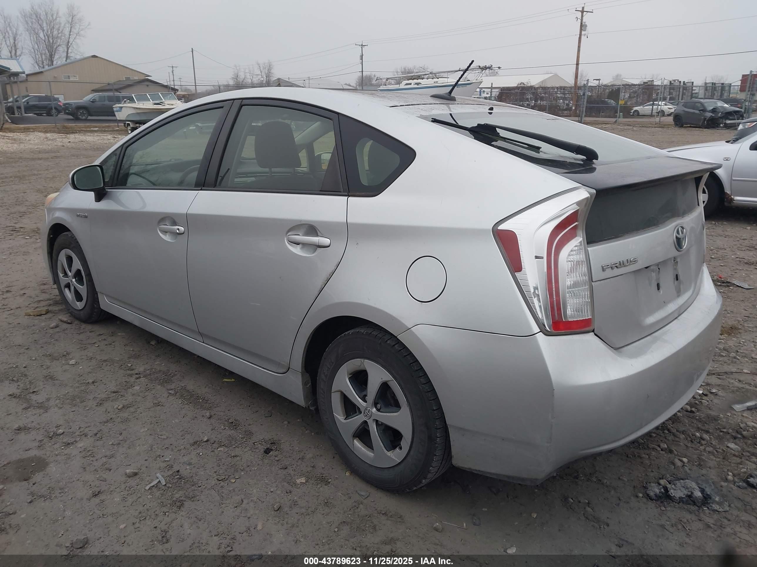 TOYOTA PRIUS image 3