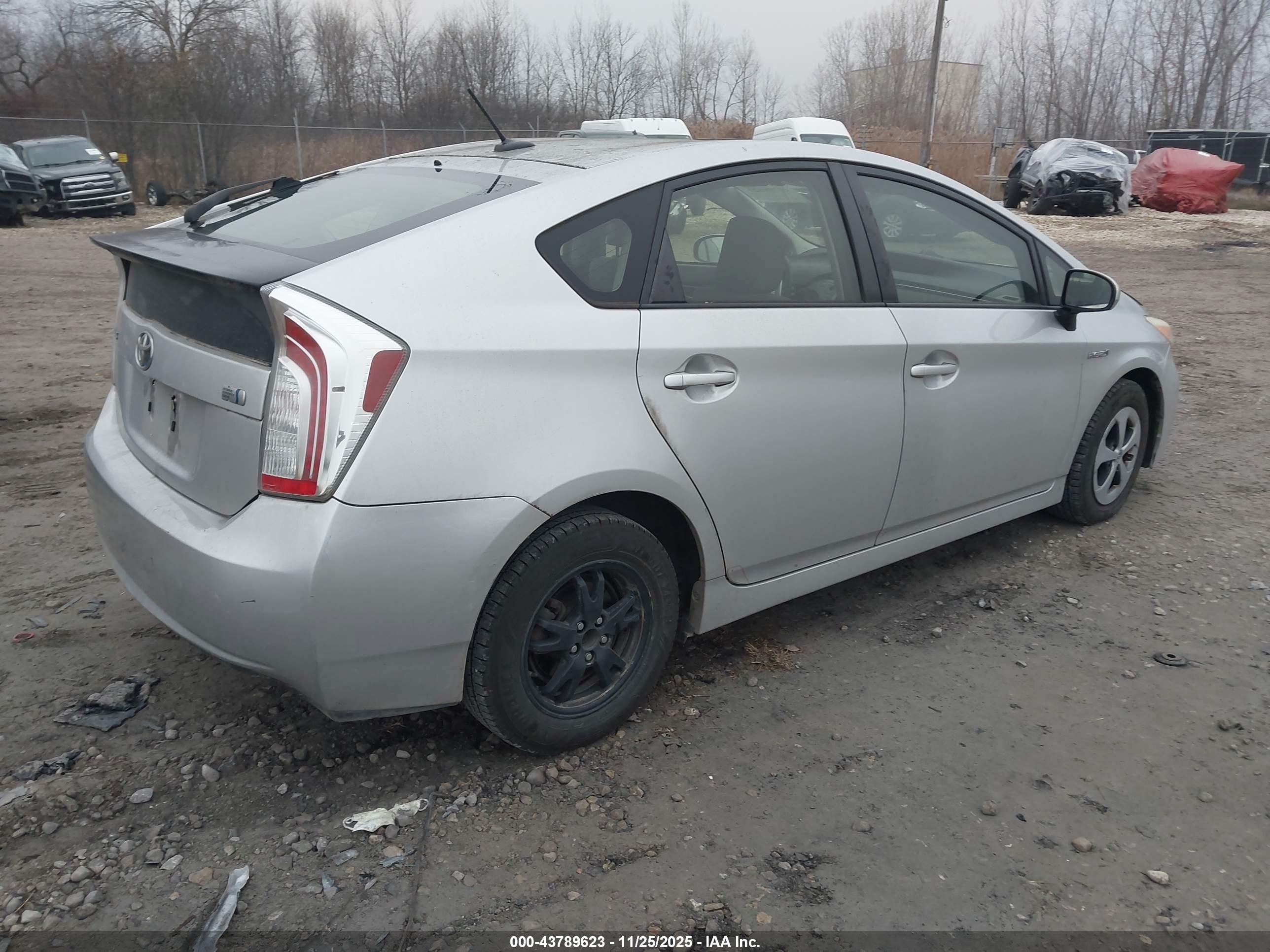 TOYOTA PRIUS image 4
