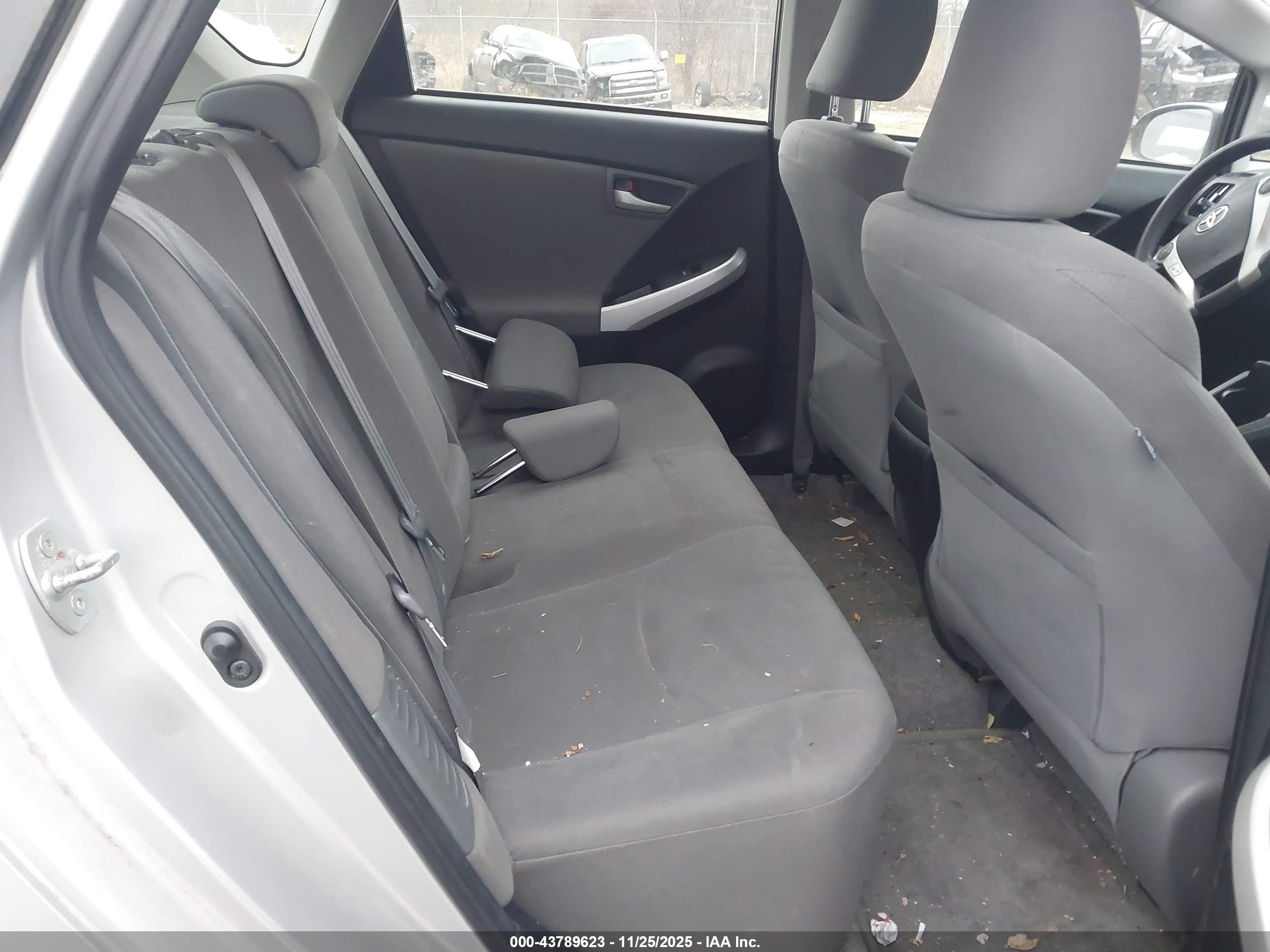 TOYOTA PRIUS image 8