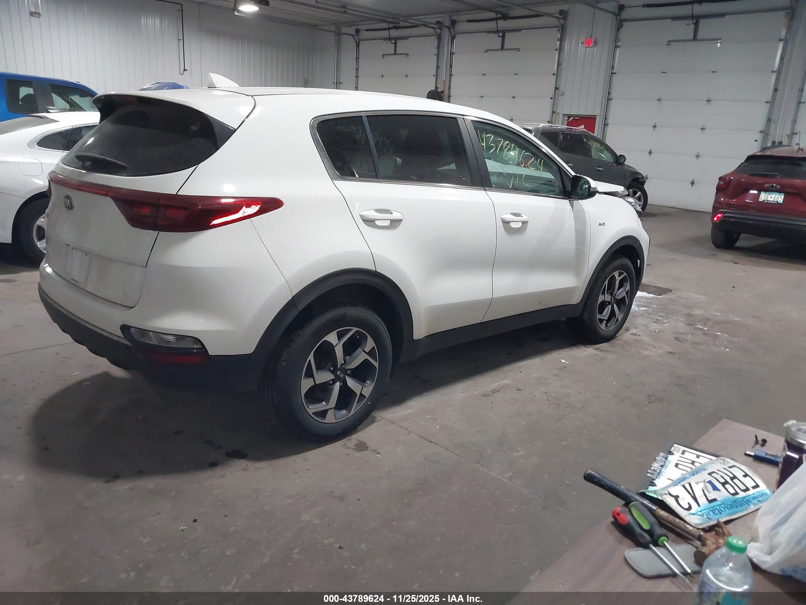 KIA SPORTAGE image 4
