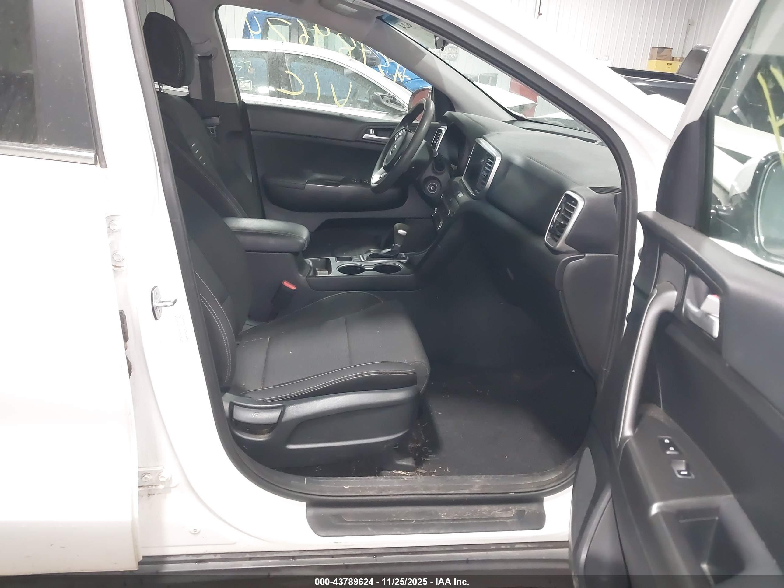 KIA SPORTAGE image 5