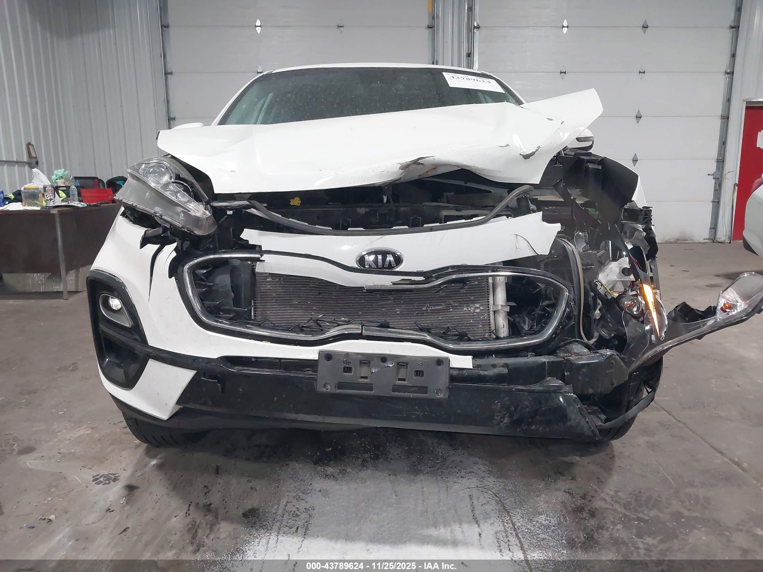 KIA SPORTAGE image 6