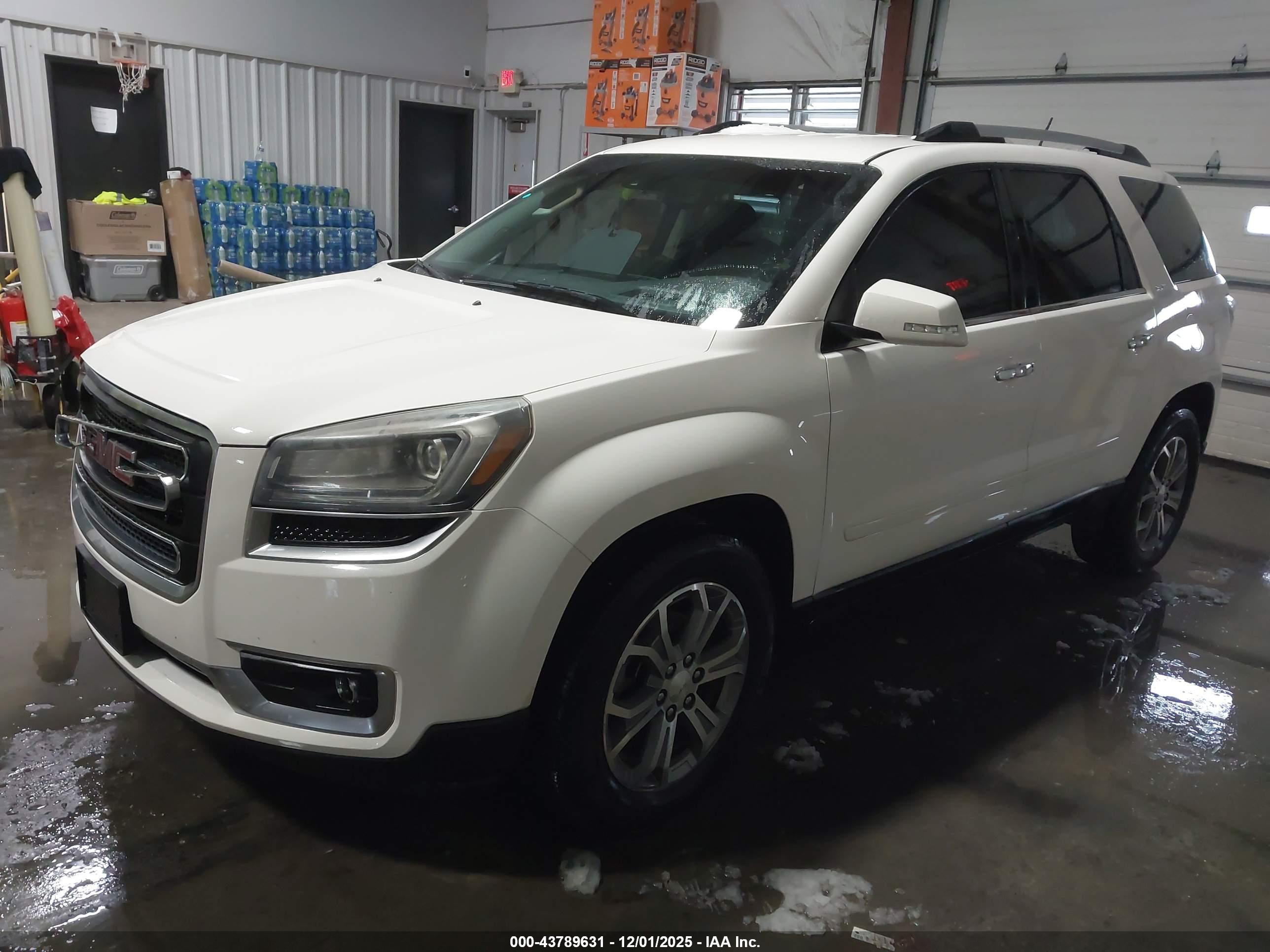 GMC ACADIA image 2