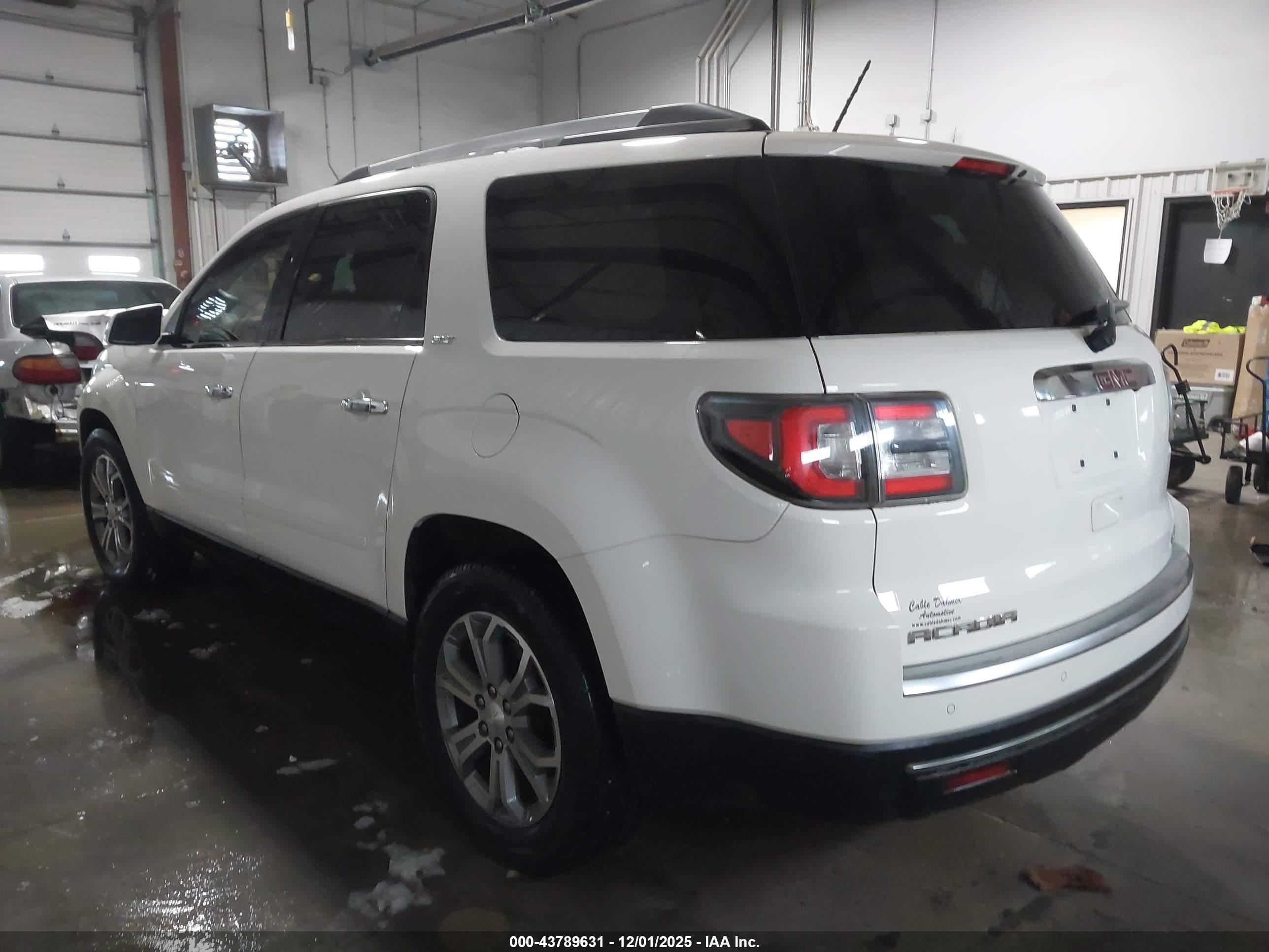 GMC ACADIA image 3
