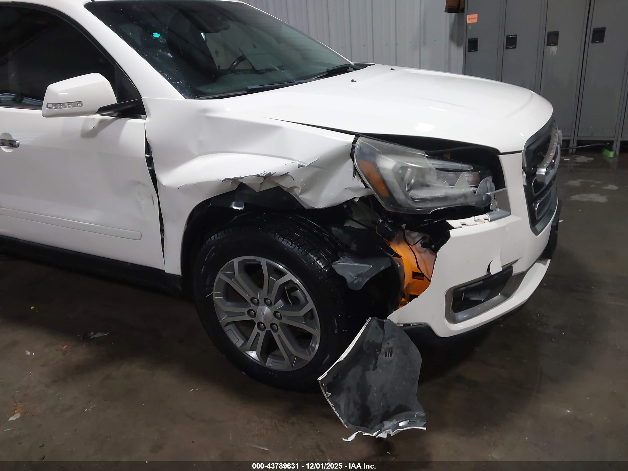 GMC ACADIA image 6