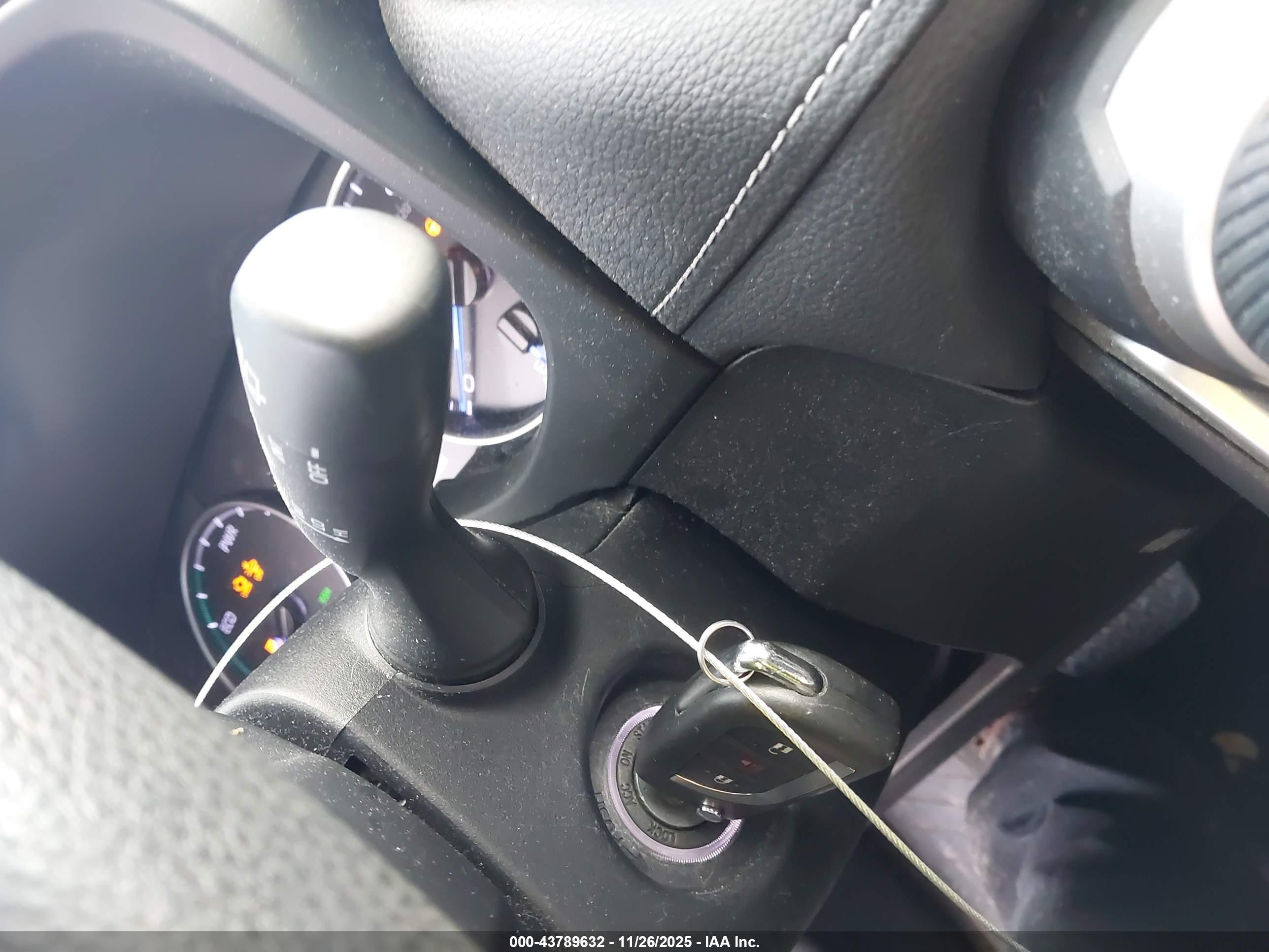 TOYOTA RAV4 image 11