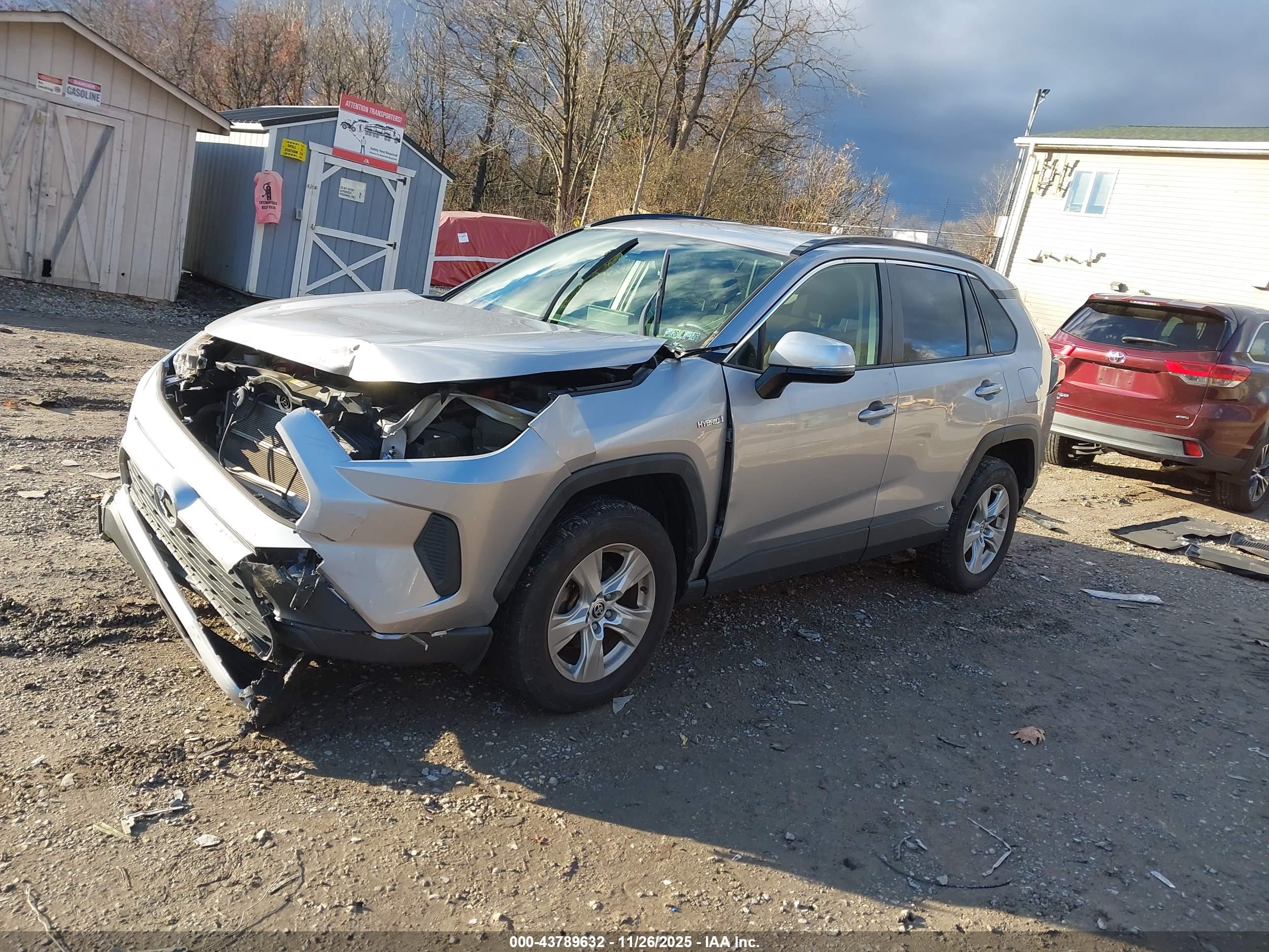 TOYOTA RAV4 image 2
